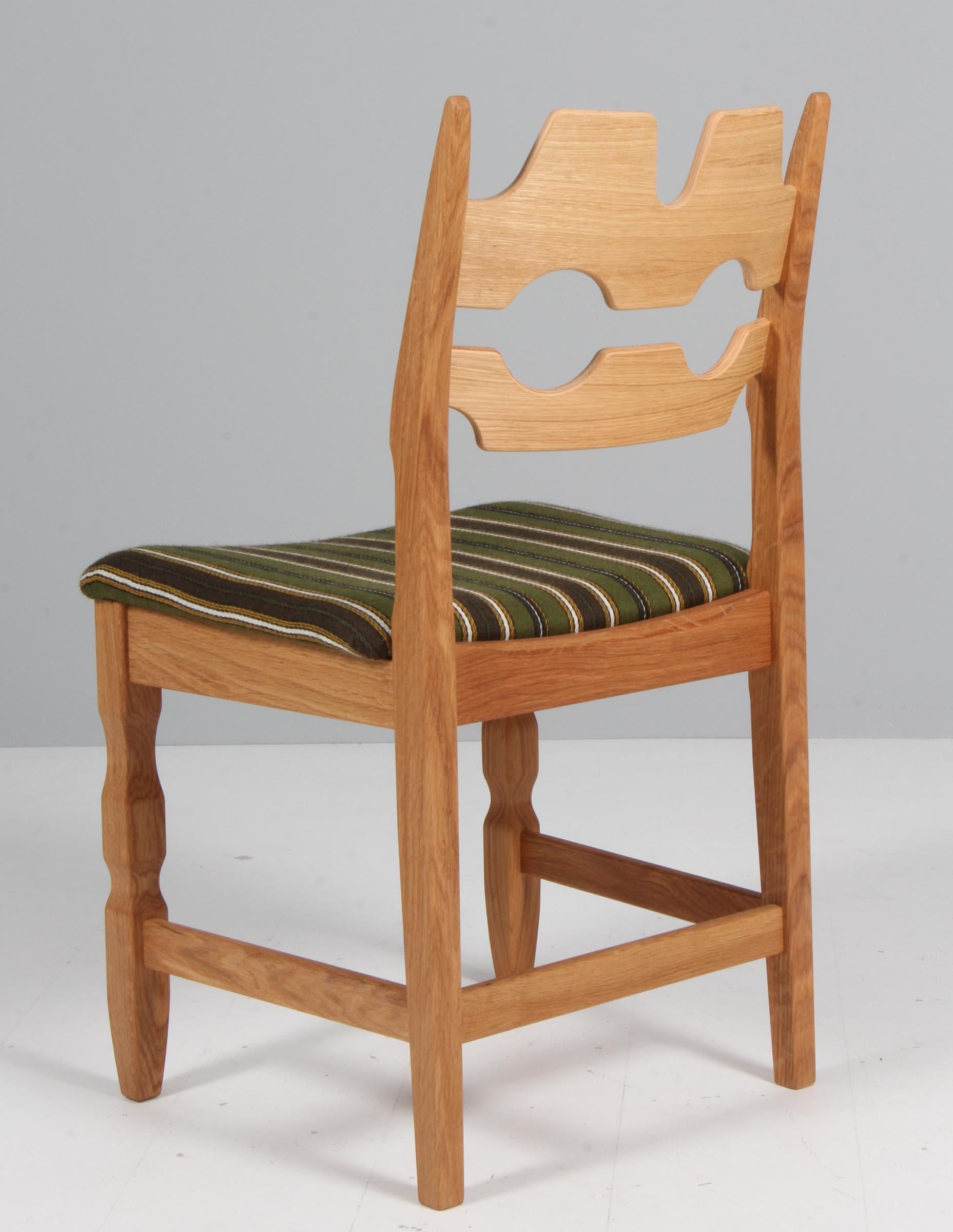 https://a.1stdibscdn.com/dining-chairs-by-henning-kjaernulf-model-razoblade-denmark-oak-for-sale-picture-6/f_42391/f_369029621698937102502/IMG_6083_master.jpg