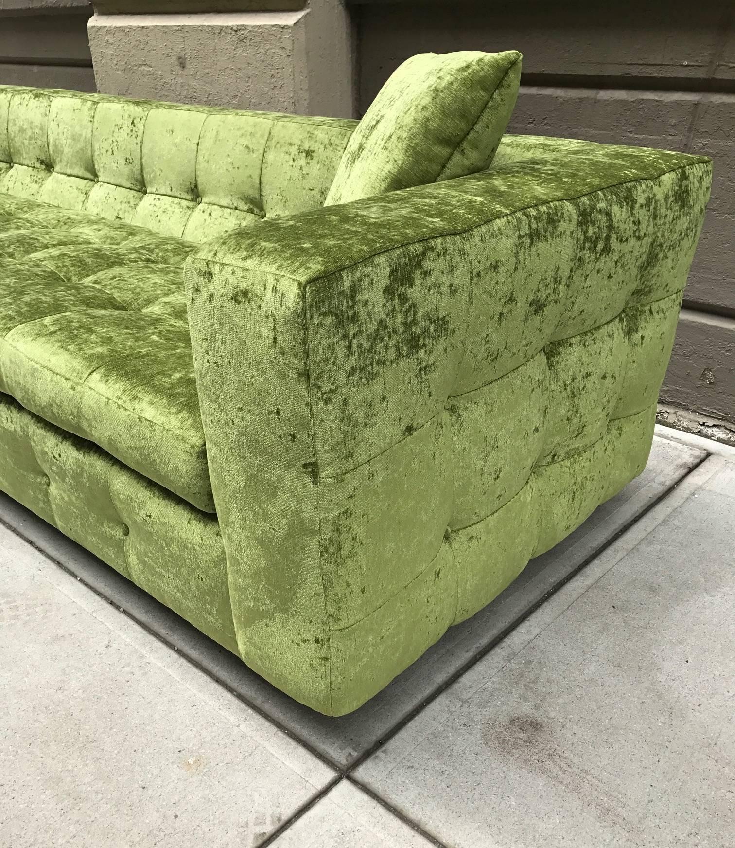 https://a.1stdibscdn.com/custom-tufted-green-velvet-sofa-custom-design-for-sale-picture-7/f_9137/f_181863411583289582308/IMG_6134_master.jpg