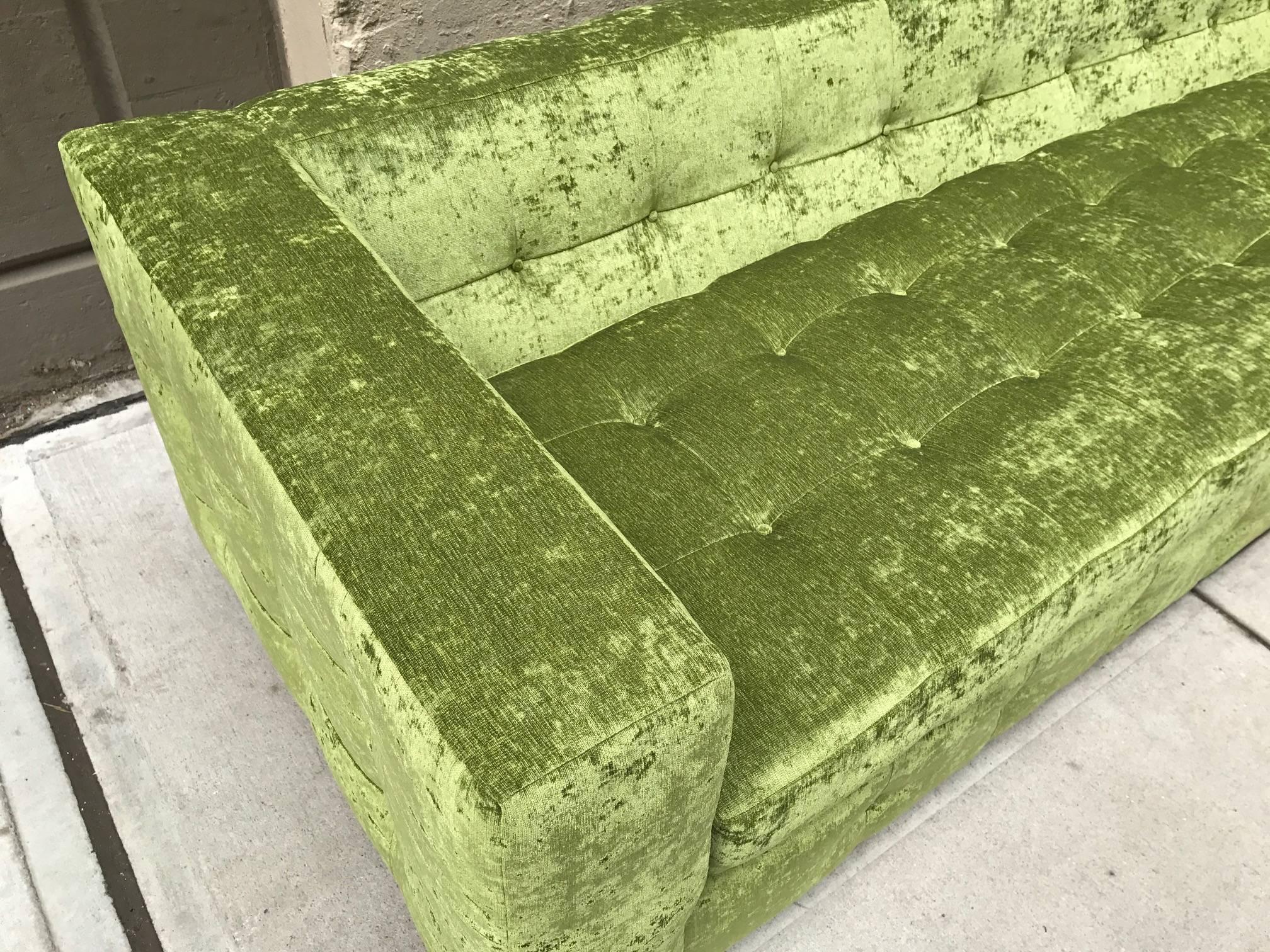 https://a.1stdibscdn.com/custom-tufted-green-velvet-sofa-custom-design-for-sale-picture-6/f_9137/f_181863411583289581883/IMG_6143_master.jpg