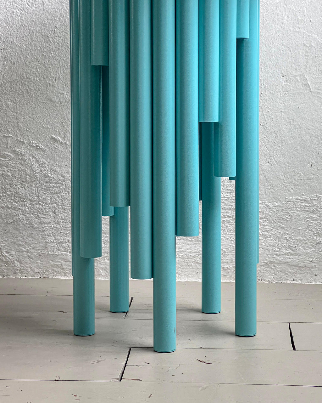 https://a.1stdibscdn.com/round-dining-table-kitchen-table-tea-table-entryway-table-in-tiffany-blue-for-sale-picture-5/f_77822/f_480028821765810442331/IMG_6268_master.jpg