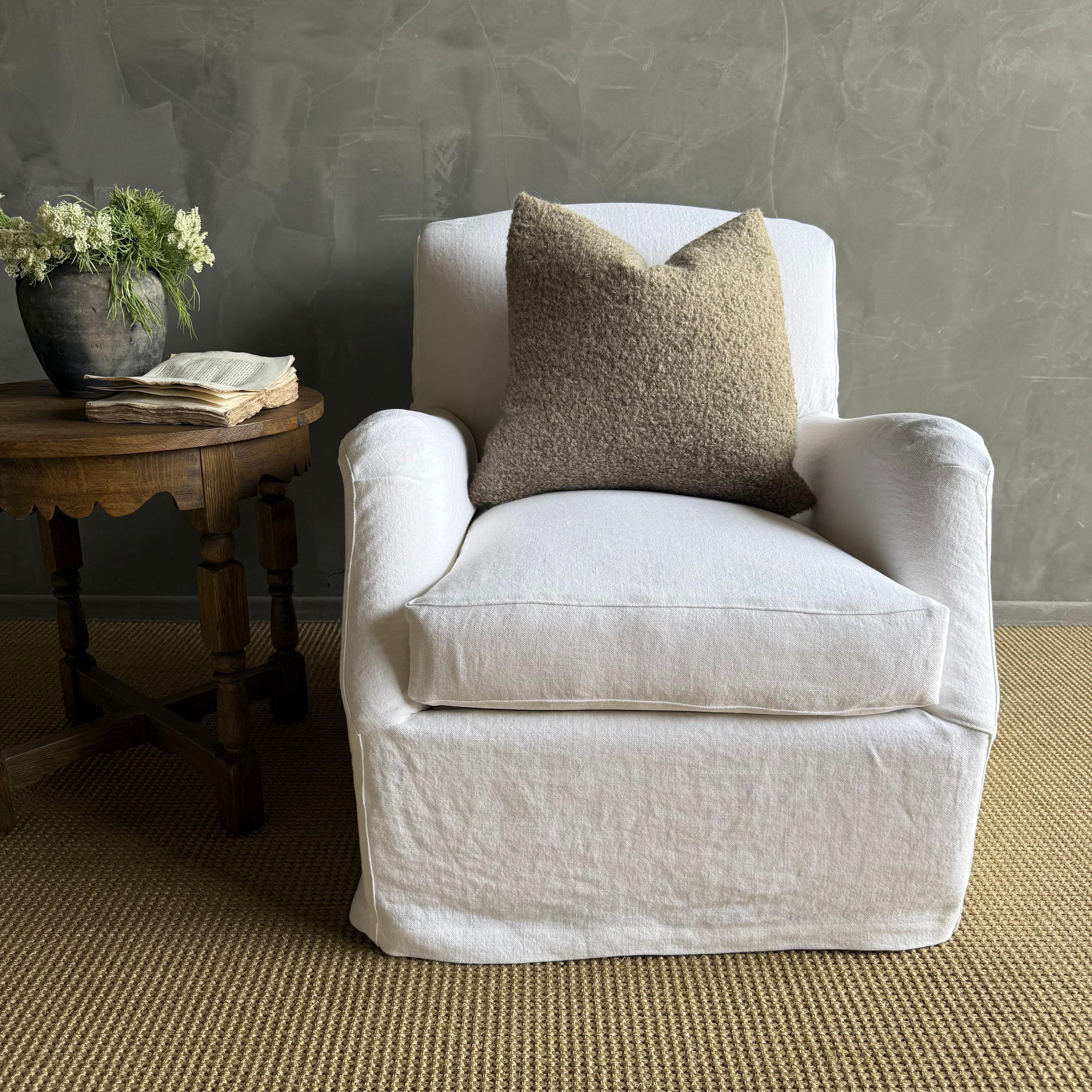 https://a.1stdibscdn.com/custom-slip-covered-linen-english-arm-chair-made-to-order-with-down-cushion-for-sale-picture-11/f_18223/f_494478121774907585382/IMG_6316_master.jpeg