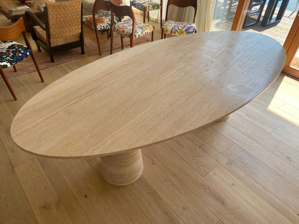 https://a.1stdibscdn.com/bespoke-italian-travertine-oval-dining-table-for-sale-picture-15/f_47872/f_452299121748527708462/IMG_6397_master.jpeg