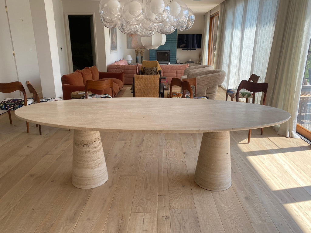https://a.1stdibscdn.com/bespoke-italian-travertine-oval-dining-table-for-sale-picture-18/f_47872/f_452299121748527708852/IMG_6400_master.jpeg