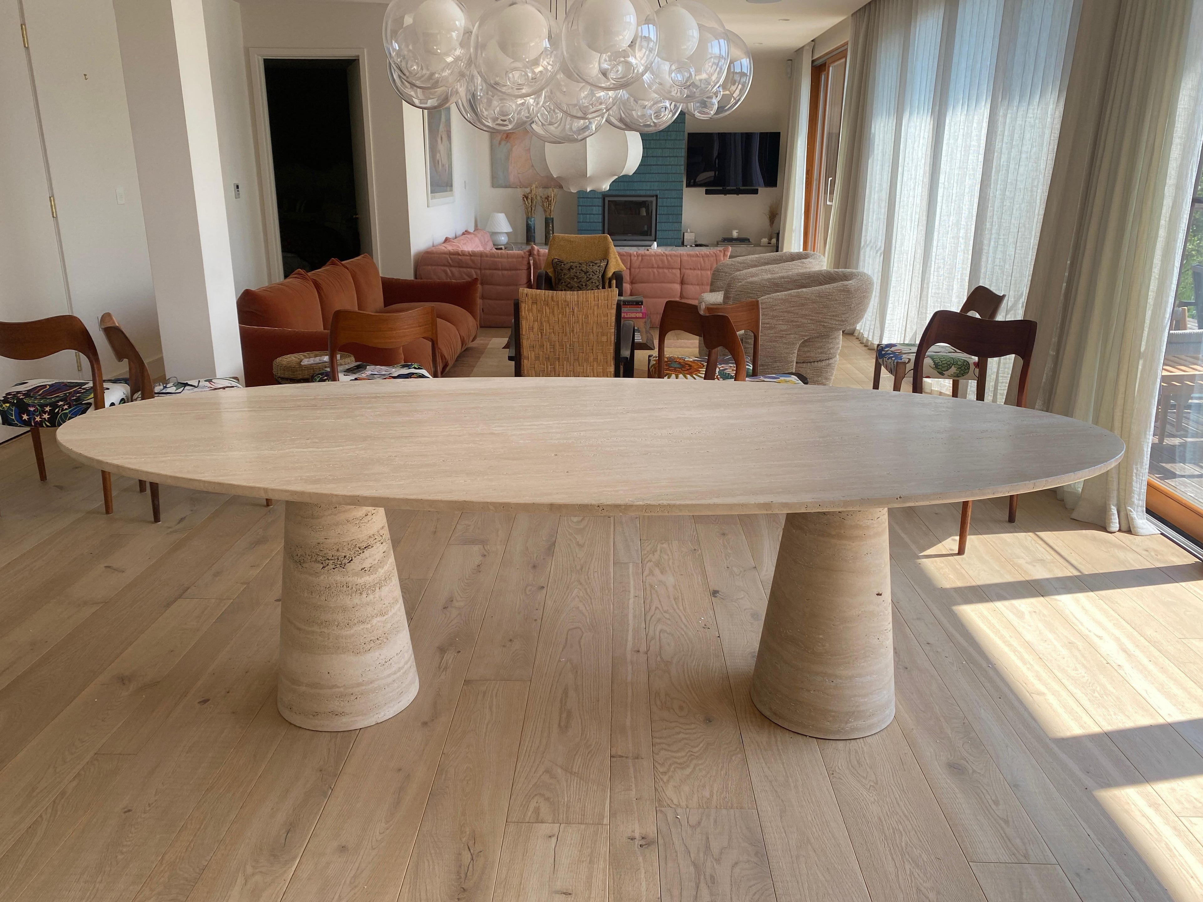 https://a.1stdibscdn.com/bespoke-italian-travertine-oval-dining-table-for-sale-picture-18/f_47872/f_452299121748527708852/IMG_6400_master.jpeg