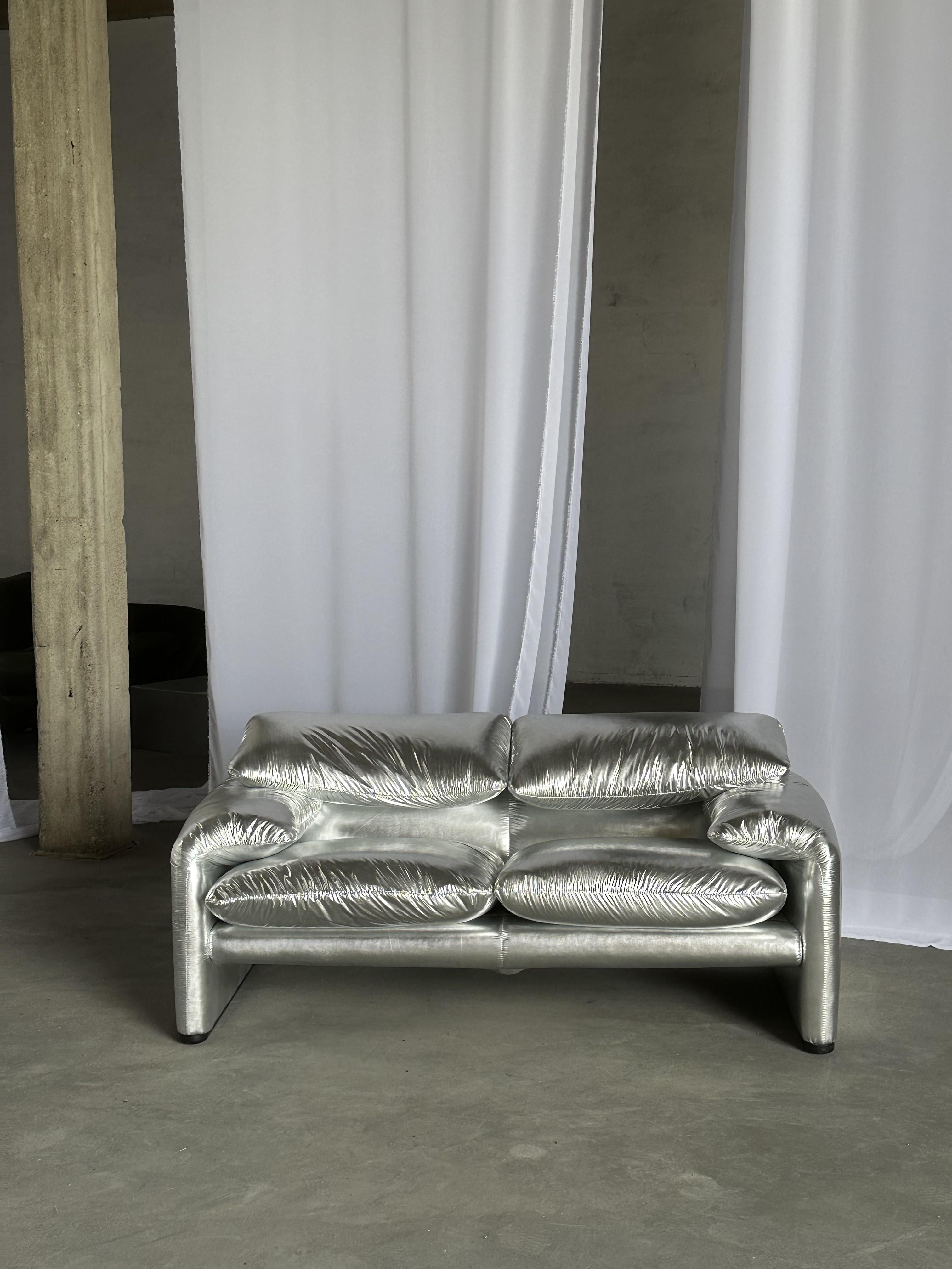 https://a.1stdibscdn.com/vico-magistretti-silver-maralunga-two-seater-sofa-for-casssina-for-sale-picture-2/f_103542/f_459935321753343615870/IMG_6403_master.jpg