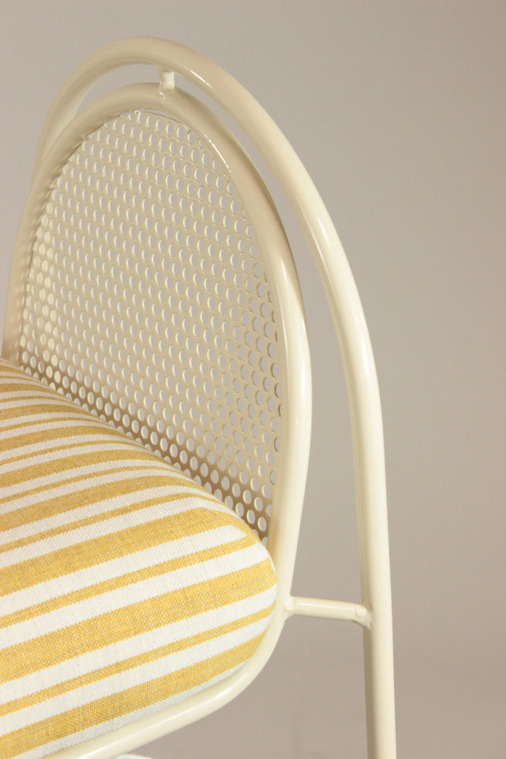 https://a.1stdibscdn.com/contemporary-riviera-bar-chair-in-lacquered-ivory-metal-for-outdoors-for-sale-picture-13/f_40973/f_456965721751469444316/IMG_6414_master.jpg