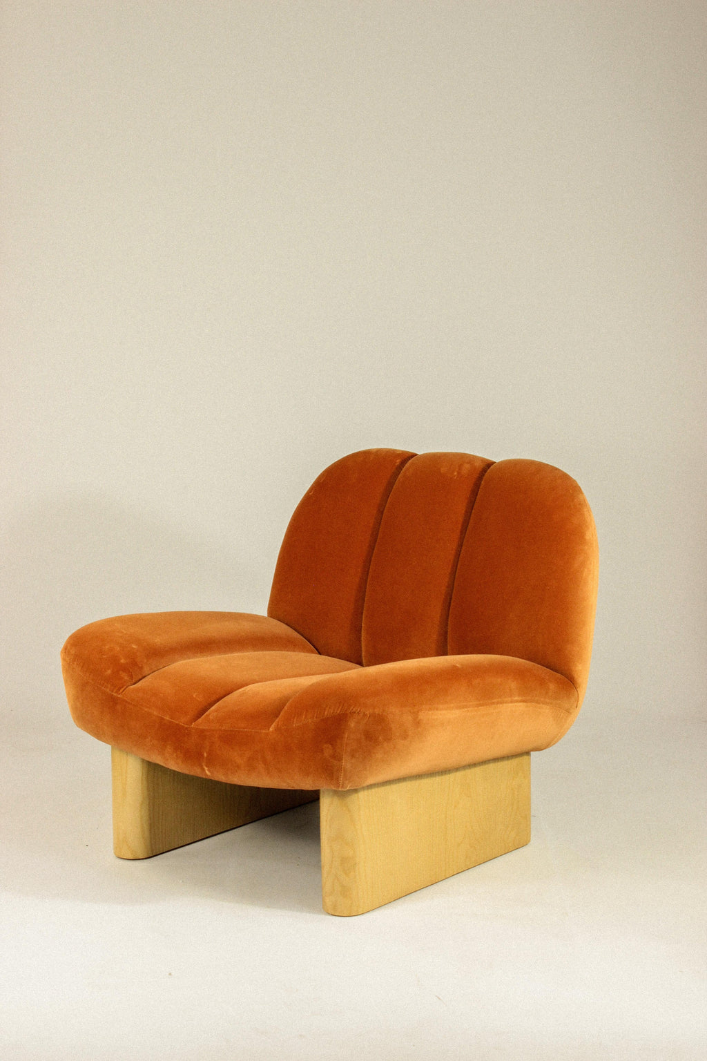 https://a.1stdibscdn.com/new-dooq-modern-colin-armchair-in-orange-and-wood-feet-for-sale-picture-6/f_54242/f_464180021756208047787/IMG_6466_master.jpg
