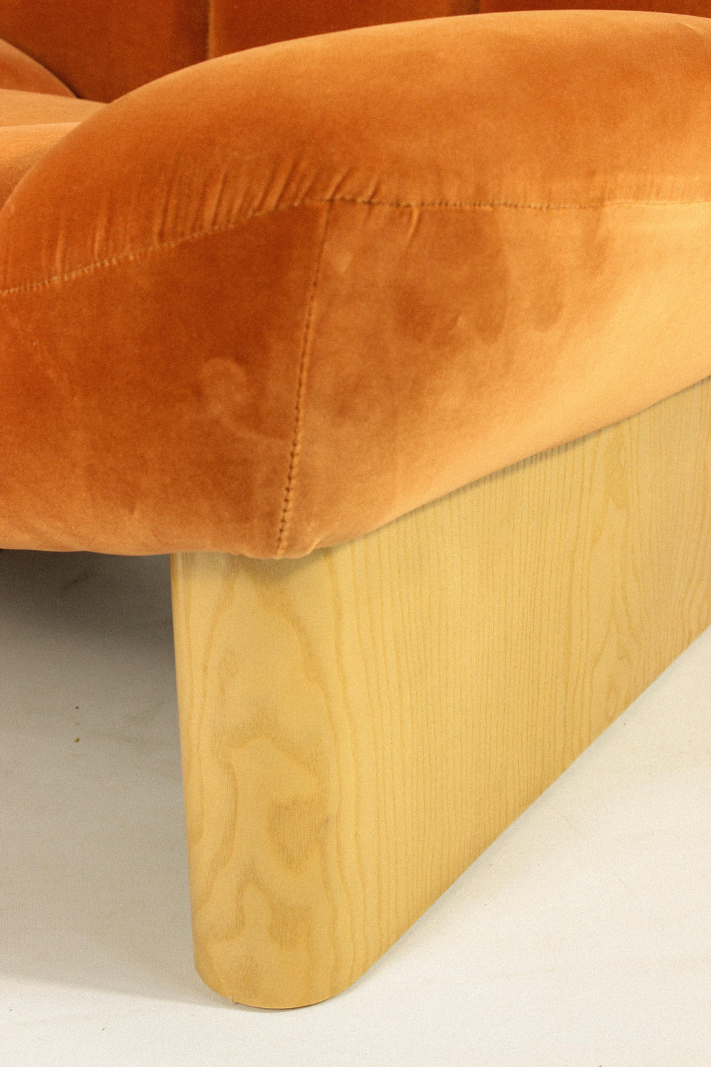 https://a.1stdibscdn.com/new-dooq-modern-colin-armchair-in-orange-and-wood-feet-for-sale-picture-9/f_54242/f_464180021756208051301/IMG_6470_master.jpg