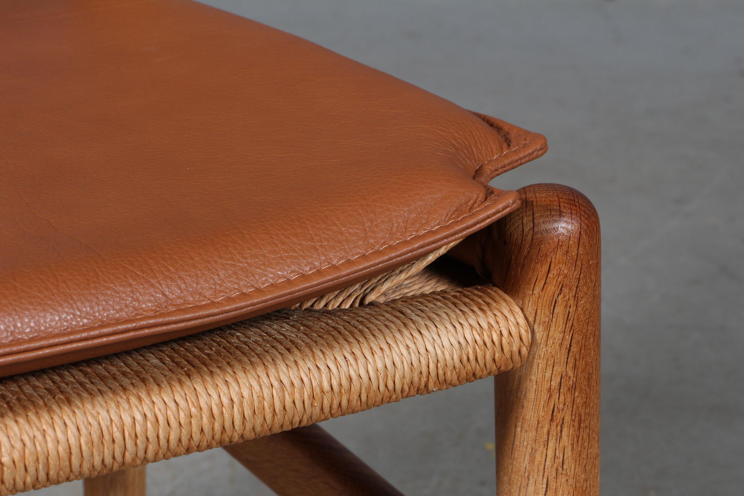 https://a.1stdibscdn.com/hans-j-wegner-cushion-for-wishbone-chair-ch24-for-sale-picture-5/f_42391/f_260584121636520668868/IMG_6508_master.jpg