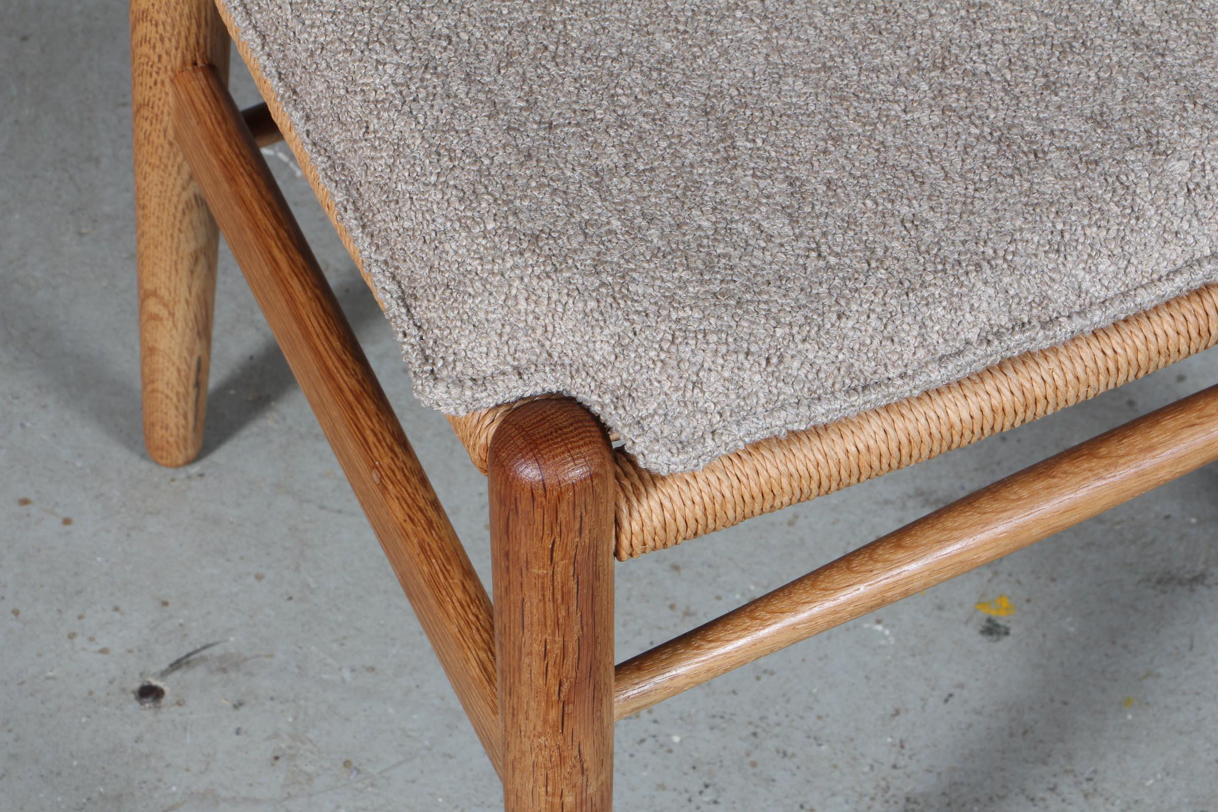 https://a.1stdibscdn.com/hans-j-wegner-cushion-for-wishbone-chair-ch24-for-sale-picture-3/f_42391/f_260584221636520741682/IMG_6512_master.jpg