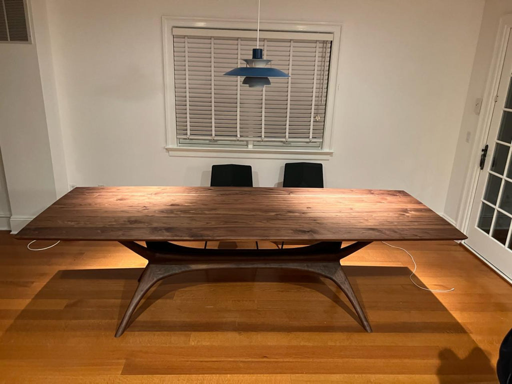 https://a.1stdibscdn.com/mid-century-modern-walnut-dining-table-for-sale-picture-13/f_86092/f_391216021712169685267/IMG_6621_master.jpeg