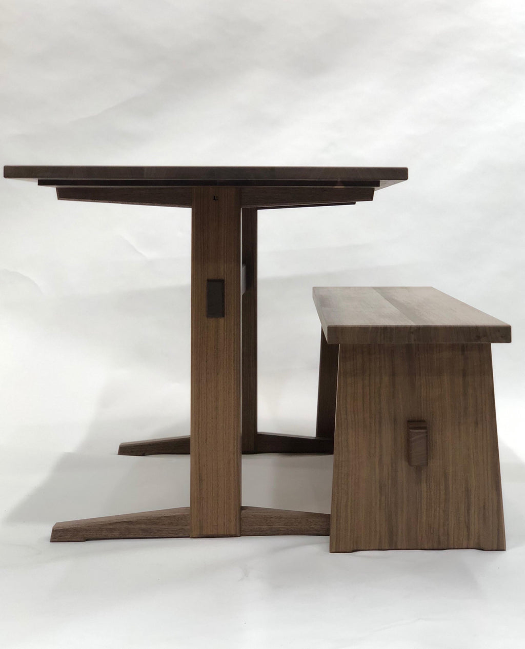 https://a.1stdibscdn.com/trestle-base-dining-table-in-quartersawn-walnut-by-brian-holcombe-for-sale-picture-8/f_45782/f_201312621596812567665/IMG_6736_master.jpeg