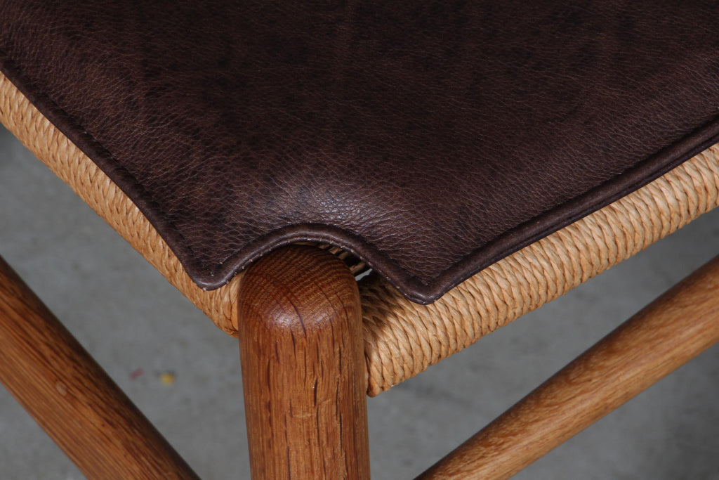 https://a.1stdibscdn.com/hans-j-wegner-cushion-for-wishbone-chair-ch24-for-sale-picture-3/f_42391/f_267701121641313244398/IMG_6842_master.jpg