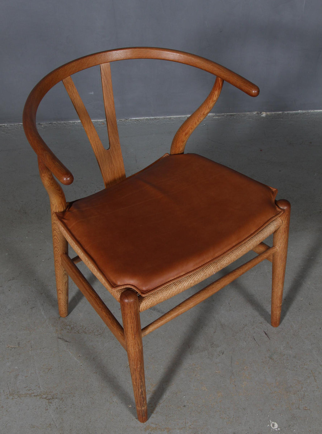 https://a.1stdibscdn.com/hans-j-wegner-cushion-for-wishbone-chair-ch24-for-sale-picture-2/f_42391/f_267701521641313499084/IMG_6851_master.jpg