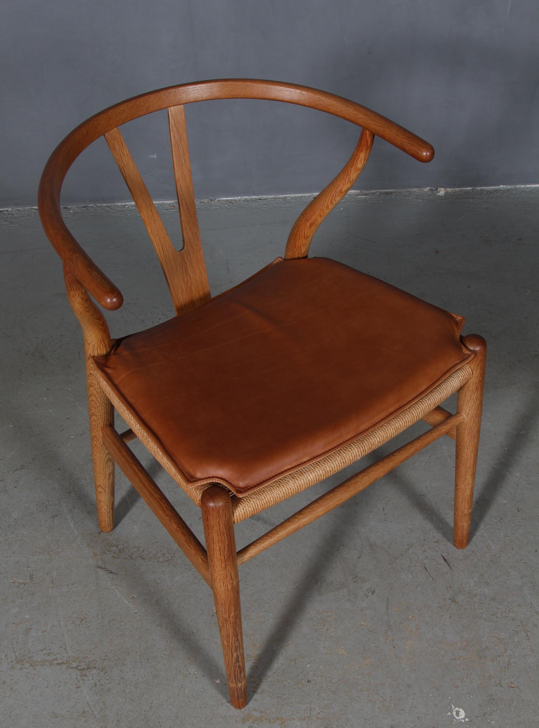 https://a.1stdibscdn.com/hans-j-wegner-cushion-for-wishbone-chair-ch24-for-sale-picture-2/f_42391/f_267701521641313499084/IMG_6851_master.jpg