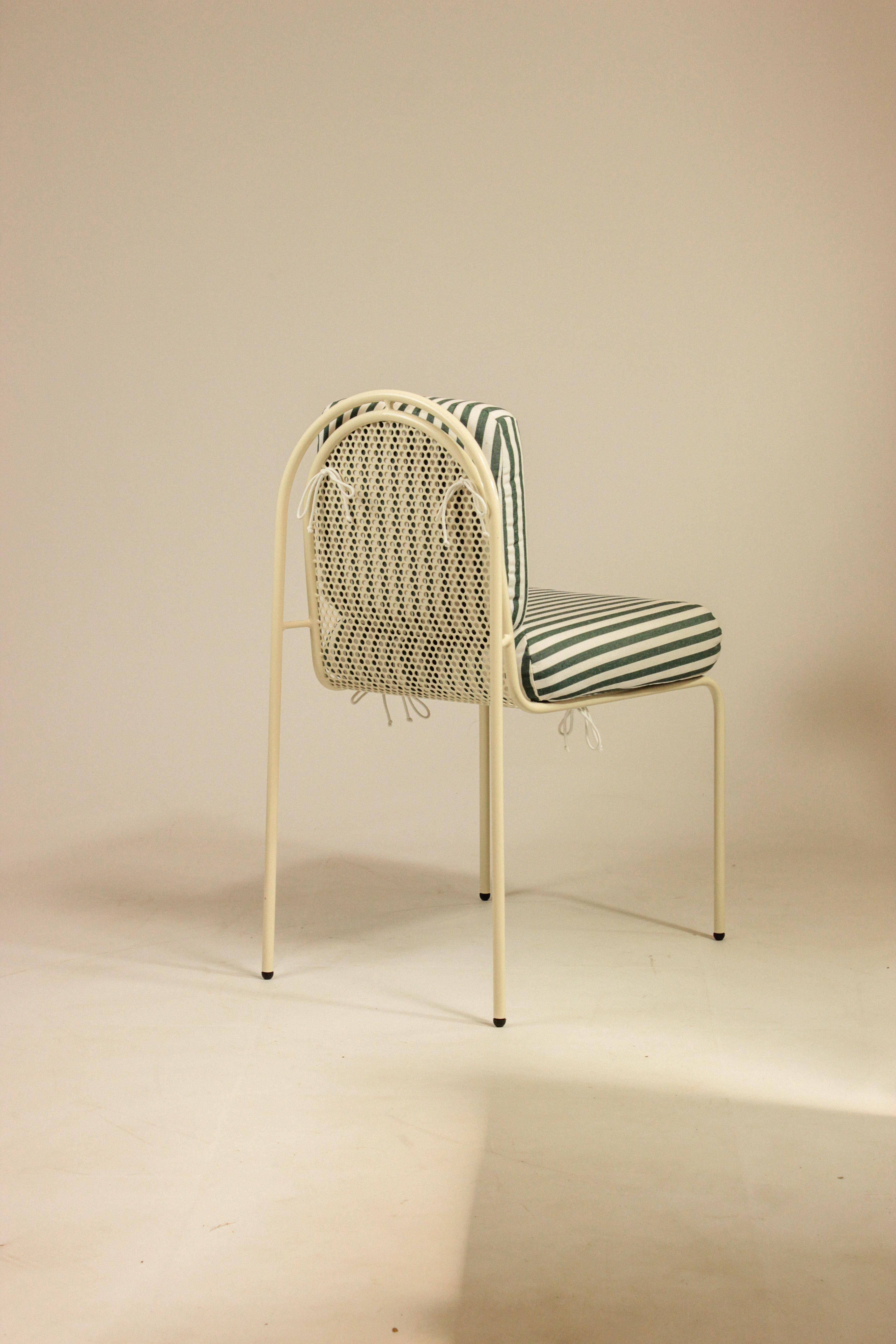 https://a.1stdibscdn.com/contemporary-riviera-chair-in-lacquered-metal-and-green-fabric-for-outdoors-for-sale-picture-2/f_40973/f_464890821756743438019/IMG_6898_master.jpg