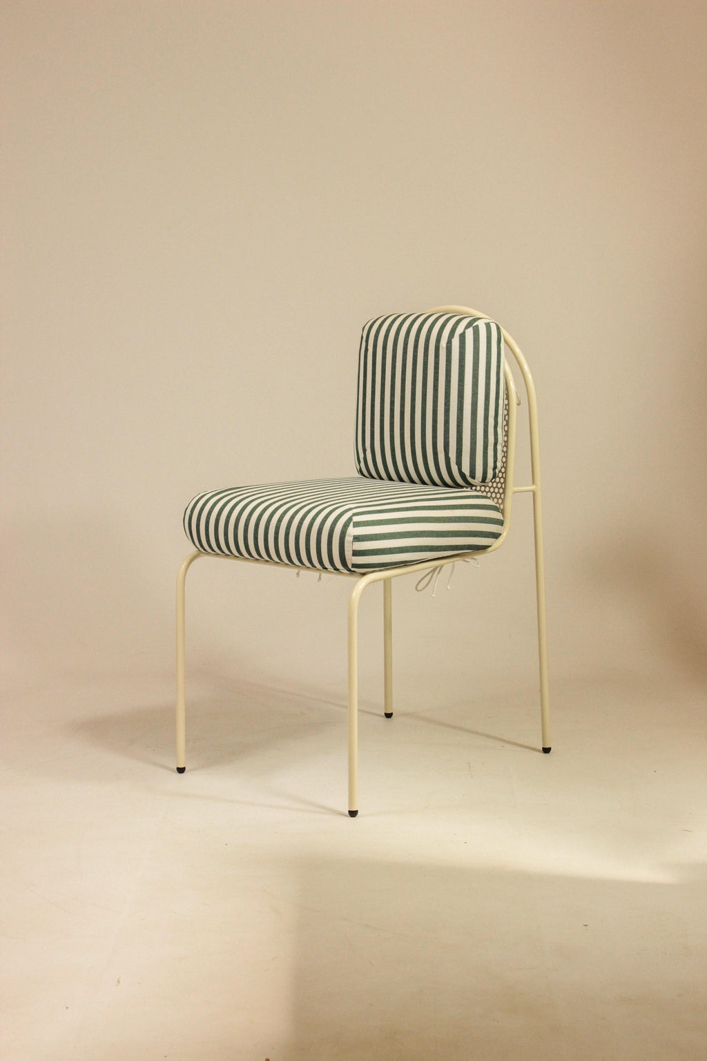 https://a.1stdibscdn.com/contemporary-riviera-chair-in-lacquered-metal-and-green-fabric-for-outdoors-for-sale-picture-4/f_40973/f_464890821756743440873/IMG_6900_master.jpg