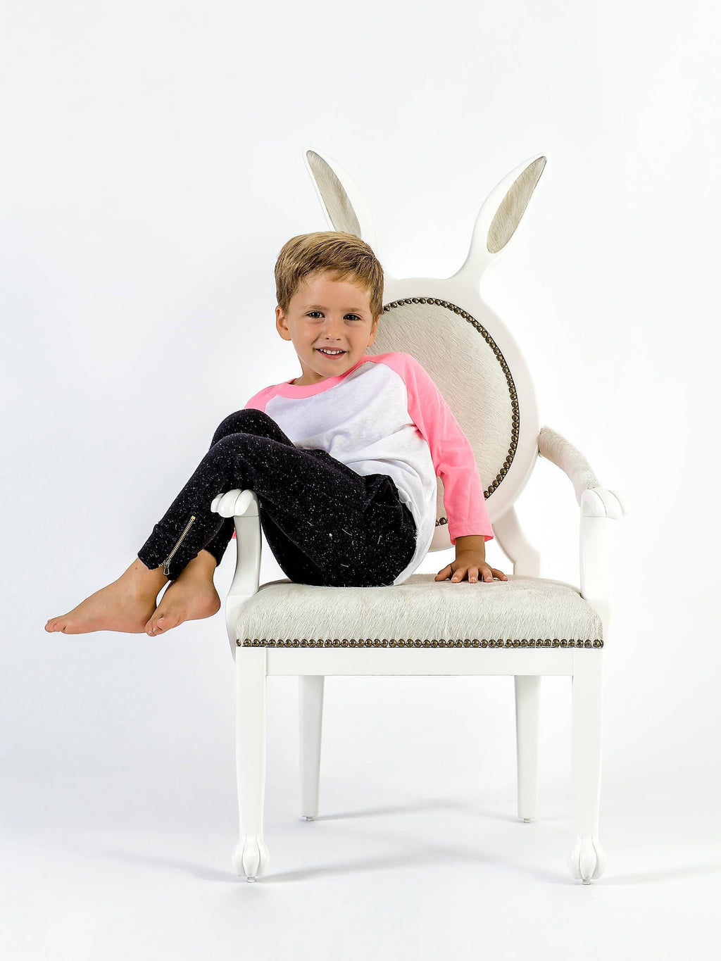 https://a.1stdibscdn.com/21st-century-hybrid-no-2-childrens-armchair-with-bunny-ears-and-white-leather-for-sale-picture-2/f_36601/f_107385531525947883691/IMG_6990_master.jpg