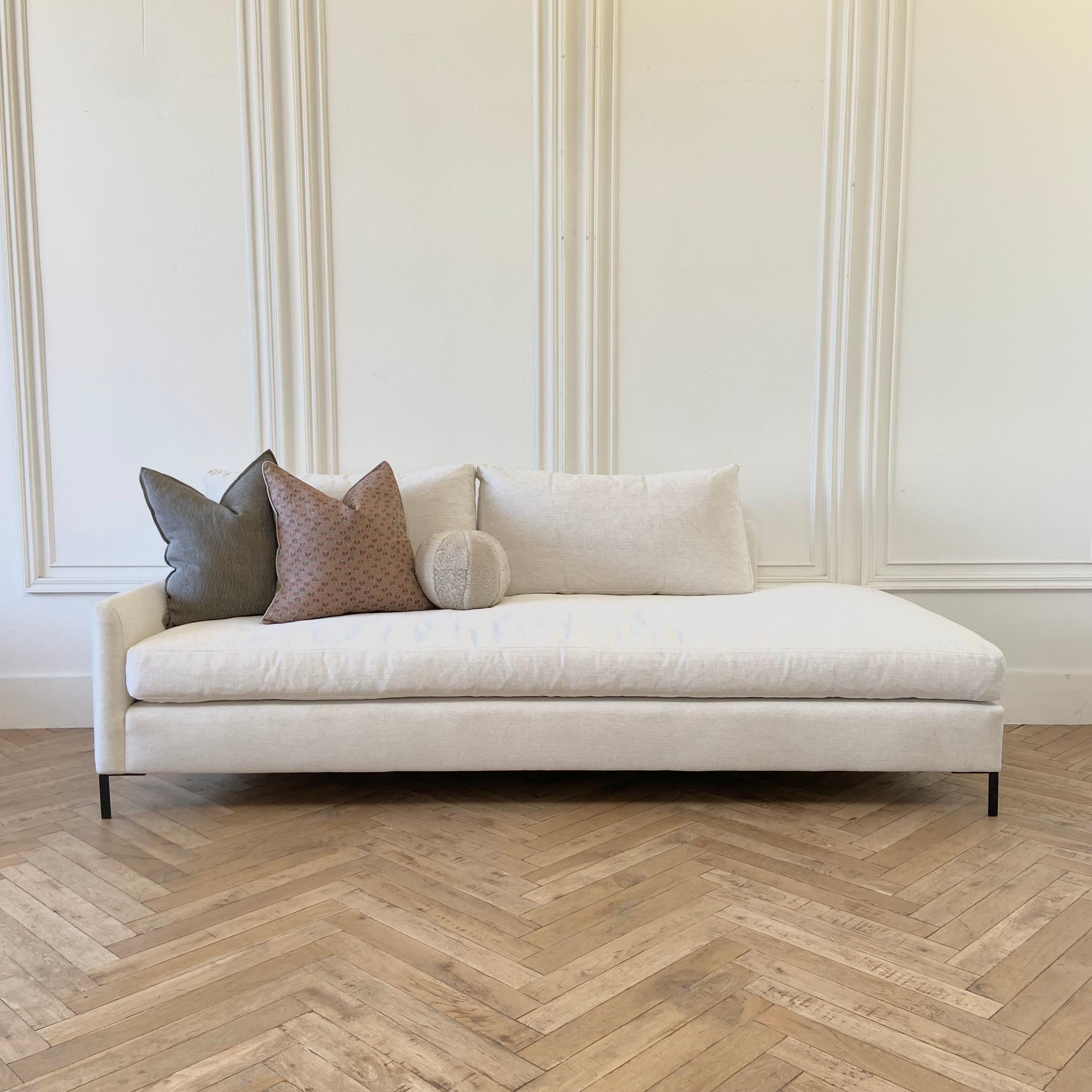 https://a.1stdibscdn.com/custom-chaise-one-arm-sofa-crypton-stain-resistant-fabric-raf-for-sale-picture-3/f_18223/f_257620521634599829496/IMG_7006_master.jpg