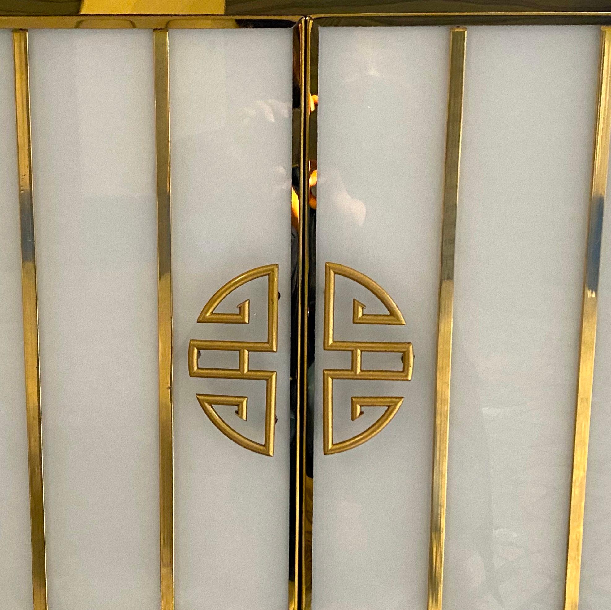 https://a.1stdibscdn.com/midcentury-style-brass-and-colored-murano-glass-bar-cabinet-2020-for-sale-picture-19/f_9859/f_235000421619196346391/IMG_7029_master.JPG