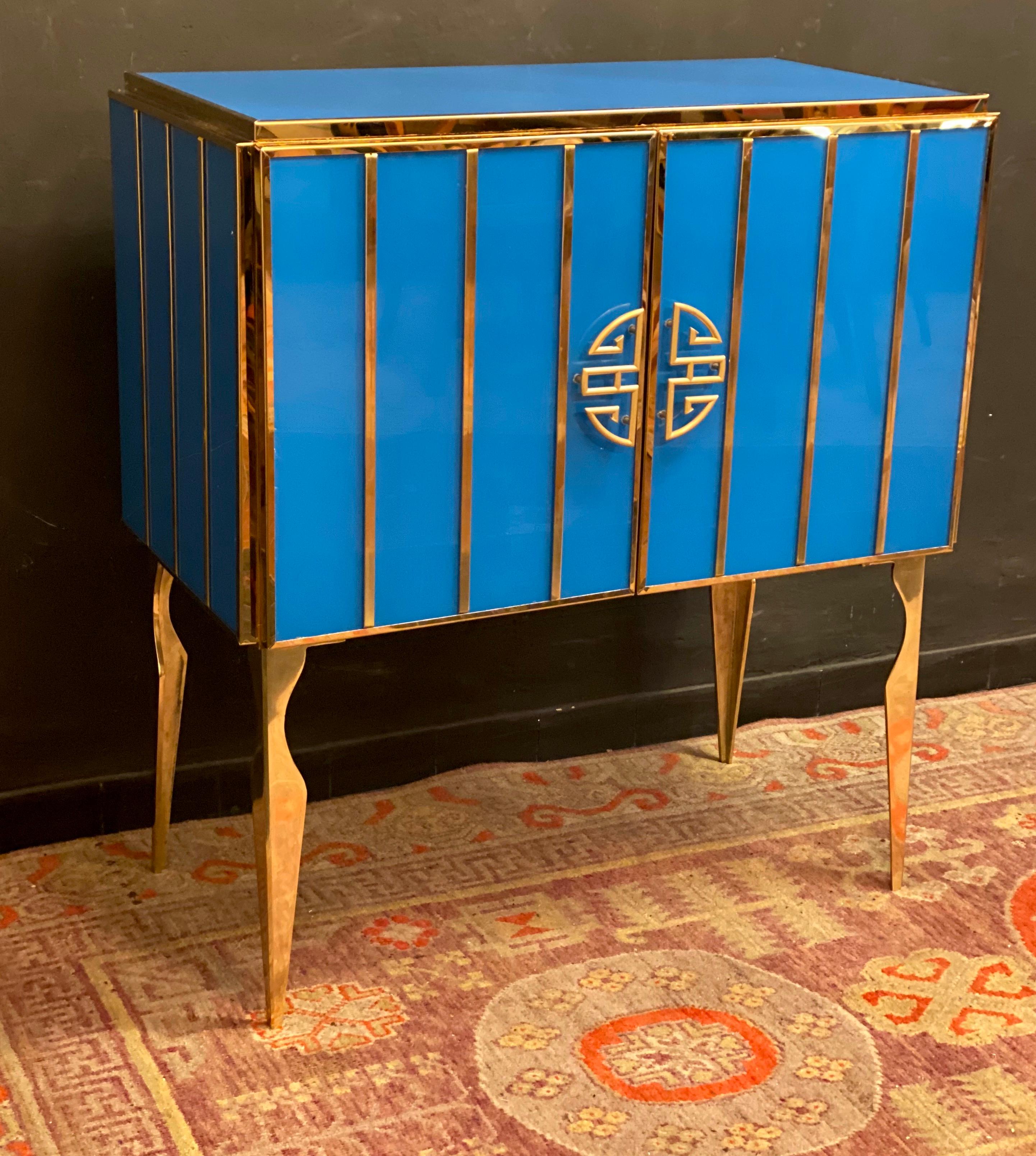 https://a.1stdibscdn.com/midcentury-style-brass-and-colored-murano-glass-bar-cabinet-2020-for-sale-picture-14/f_9859/f_235000421619196344812/IMG_7033_master.JPG
