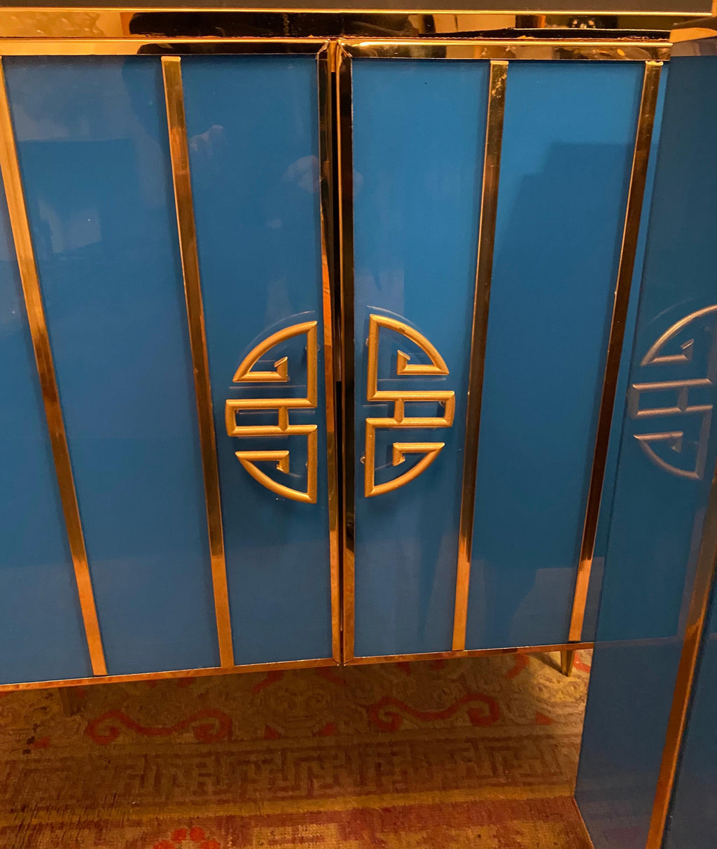 https://a.1stdibscdn.com/midcentury-style-brass-and-colored-murano-glass-bar-cabinet-2020-for-sale-picture-10/f_9859/f_235000421619196347120/IMG_7050_master.JPG