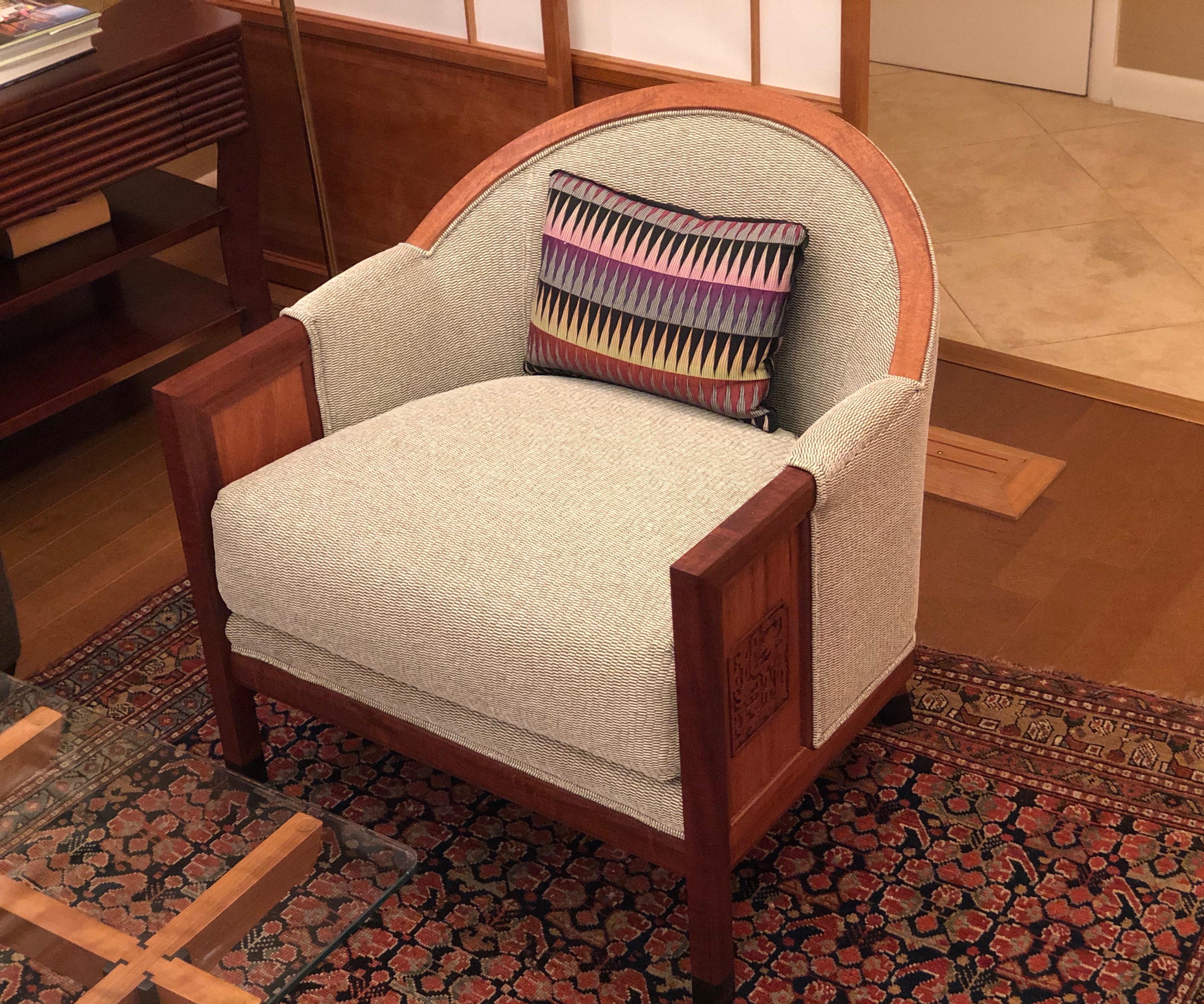 https://a.1stdibscdn.com/club-chair-by-brian-holcombe-in-mahogany-with-upholstery-for-sale-picture-5/f_45782/f_215579021606249136303/IMG_7070_master.jpeg