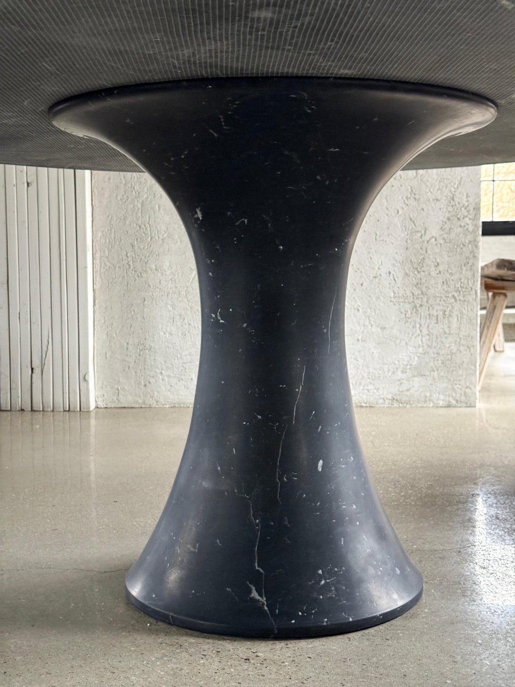 https://a.1stdibscdn.com/contemporary-72-nero-marquina-marble-pedestal-dining-table-fabricated-in-italy-for-sale-picture-8/f_8868/f_435364821738953808909/IMG_7081_master.jpg
