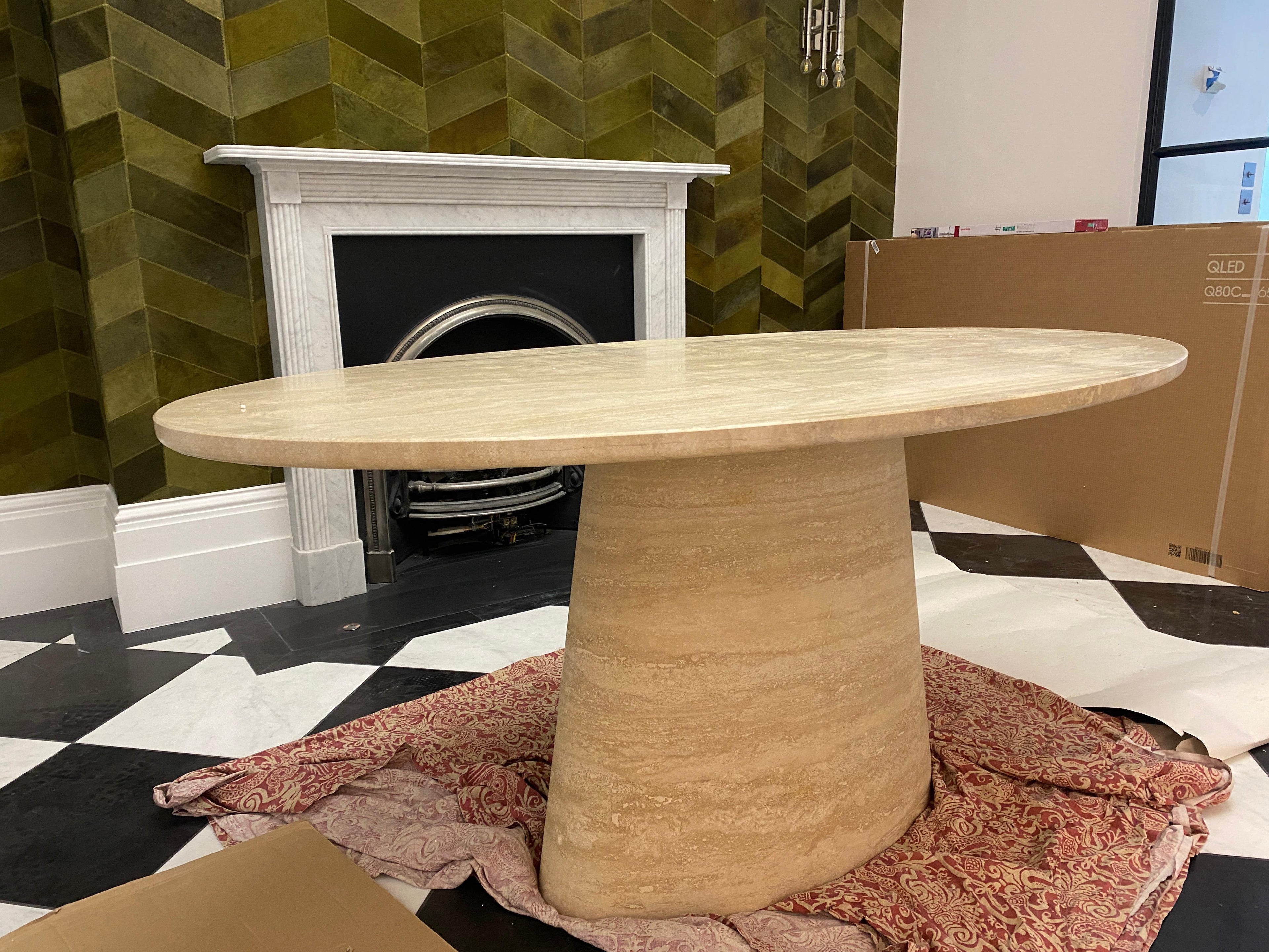 https://a.1stdibscdn.com/made-to-order-italian-travertine-dining-table-customizable-for-sale-picture-17/f_47872/f_309544921689176148657/IMG_7122_master.jpeg