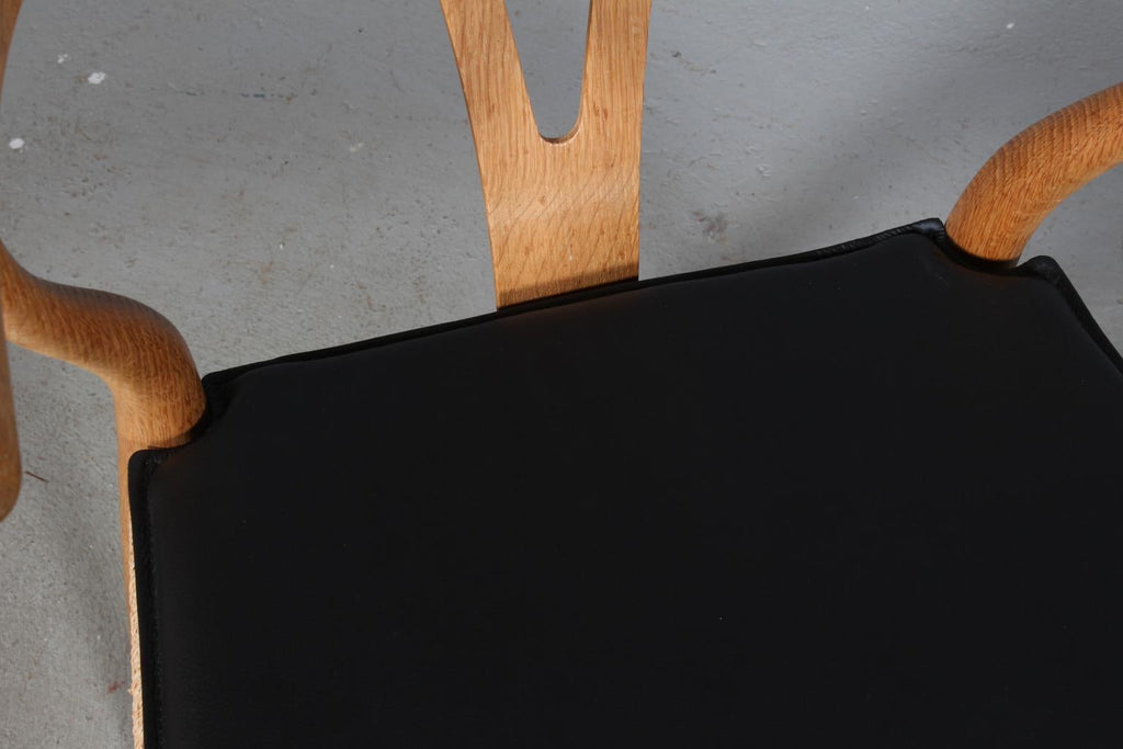 https://a.1stdibscdn.com/hans-j-wegner-cushion-for-wishbone-chair-ch24-for-sale-picture-3/f_42391/1579512995912/IMG_7403_master.jpg