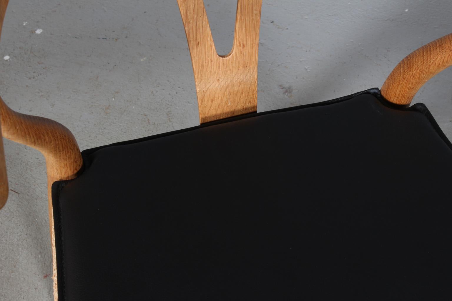 https://a.1stdibscdn.com/hans-j-wegner-cushion-for-wishbone-chair-ch24-for-sale-picture-3/f_42391/1579512995912/IMG_7403_master.jpg