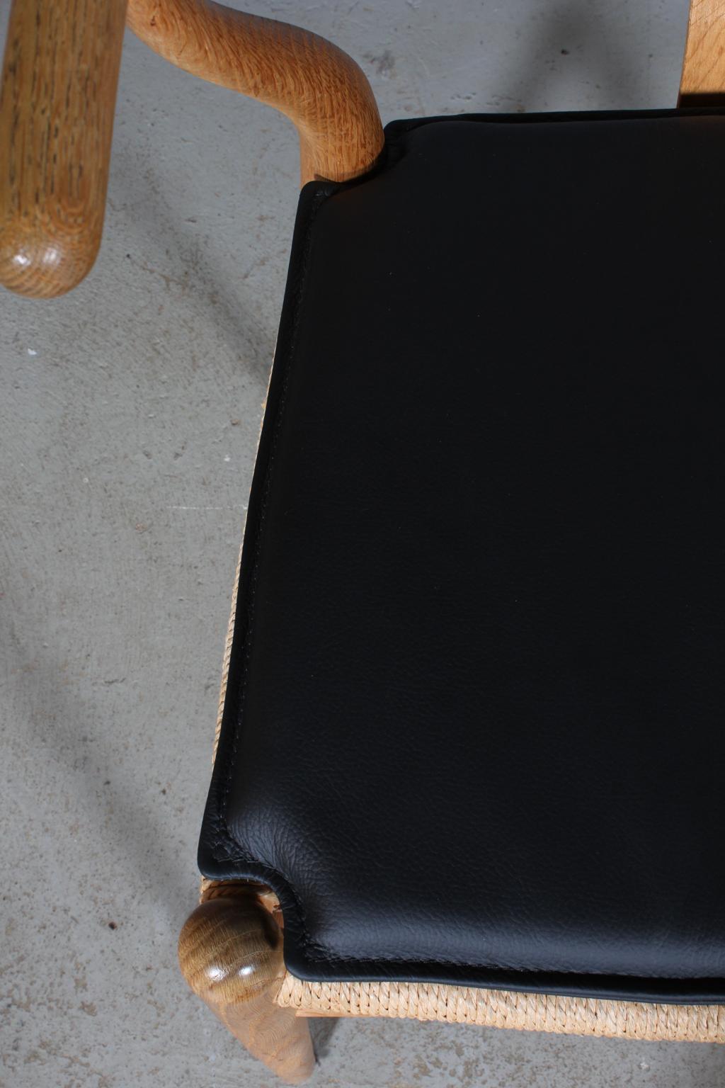 https://a.1stdibscdn.com/hans-j-wegner-cushion-for-wishbone-chair-ch24-for-sale-picture-6/f_42391/1579512997605/IMG_7408_master.jpg