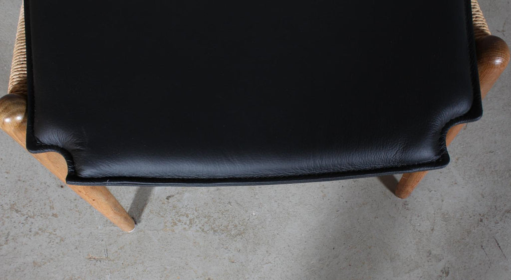 https://a.1stdibscdn.com/hans-j-wegner-cushion-for-wishbone-chair-ch24-for-sale-picture-7/f_42391/1579512998495/IMG_7409_master.jpg
