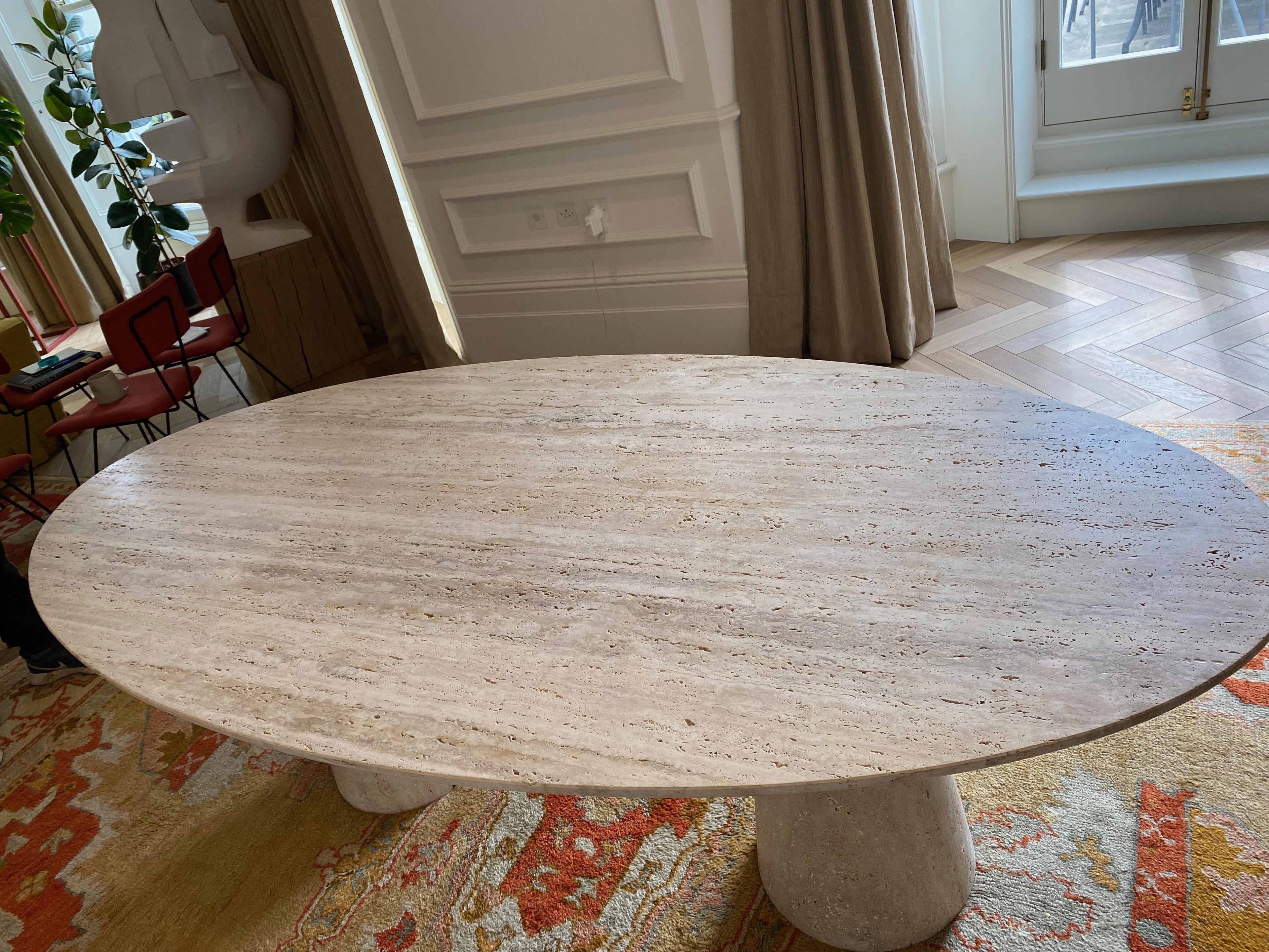 https://a.1stdibscdn.com/bespoke-italian-travertine-oval-dining-table-for-sale-picture-9/f_47872/f_452299121748527447450/IMG_7680_master.jpeg