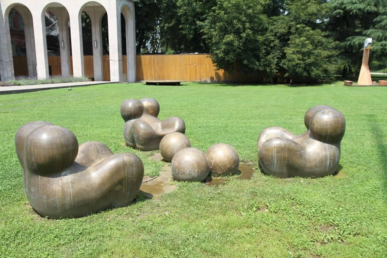 https://a.1stdibscdn.com/armchair-and-footstool-up56-by-gaetano-pesce-for-superego-editions-italy-for-sale-picture-8/f_21403/f_336517621680681889845/IMG_7708_master.jpeg