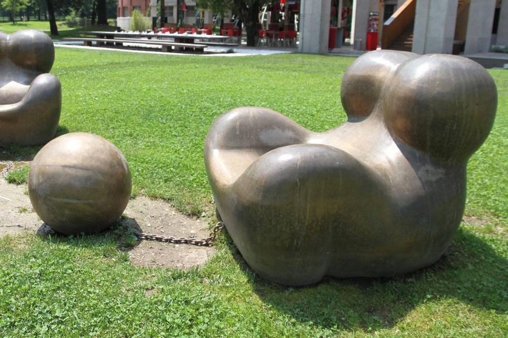 https://a.1stdibscdn.com/armchair-and-footstool-up56-by-gaetano-pesce-for-superego-editions-italy-for-sale-picture-9/f_21403/f_336517621680681890481/IMG_7715_master.jpeg