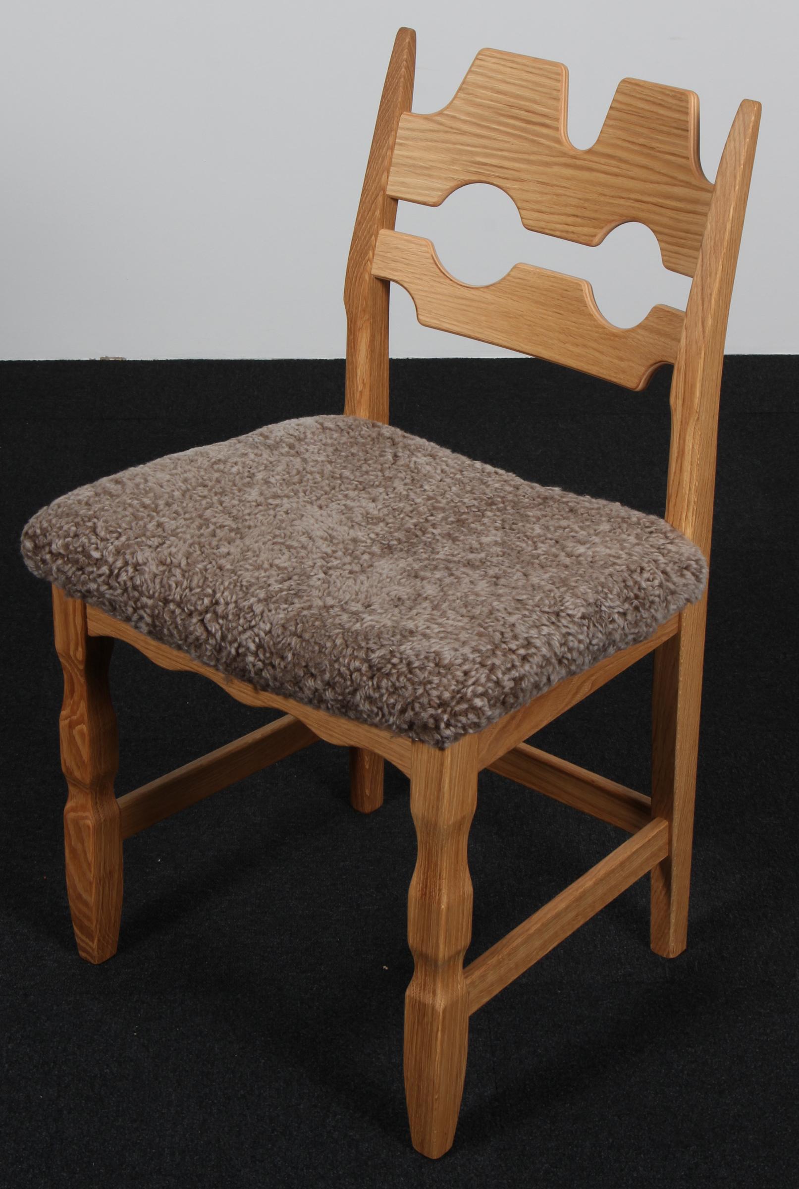 https://a.1stdibscdn.com/dining-chairs-by-henning-kjaernulf-model-razoblade-denmark-oak-for-sale-picture-2/f_42391/f_483738621768671407542/IMG_7751_master.jpg