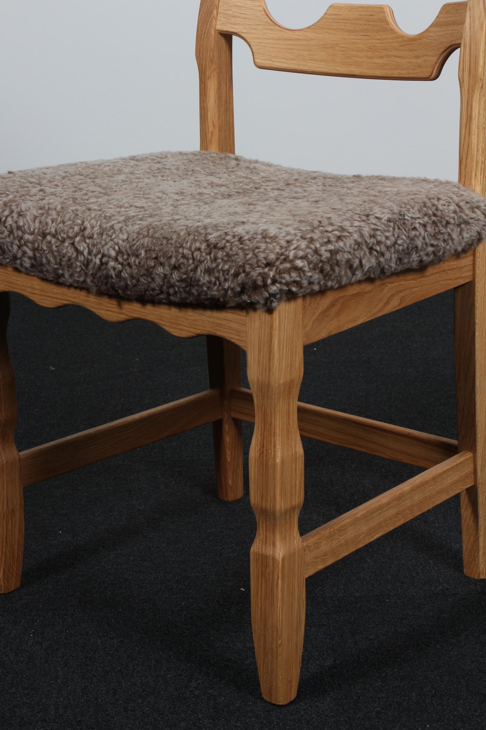 https://a.1stdibscdn.com/dining-chairs-by-henning-kjaernulf-model-razoblade-denmark-oak-for-sale-picture-4/f_42391/f_483738621768671407754/IMG_7753_master.jpg