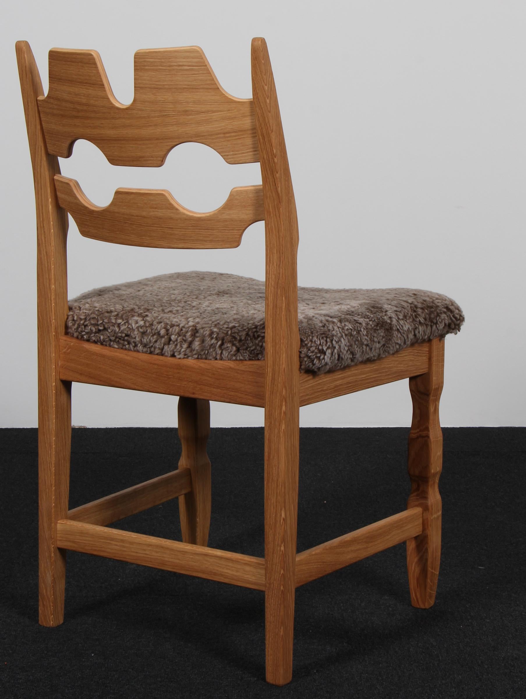 https://a.1stdibscdn.com/dining-chairs-by-henning-kjaernulf-model-razoblade-denmark-oak-for-sale-picture-5/f_42391/f_483738621768671407573/IMG_7754_master.jpg