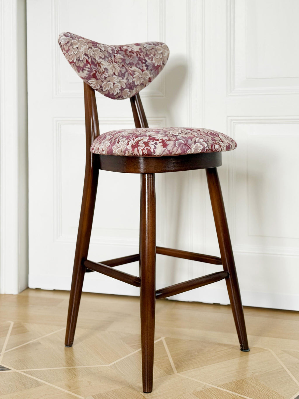 https://a.1stdibscdn.com/set-of-four-heart-bar-stools-chairs-pink-flowers-jacquard-by-vintola-studio-for-sale-picture-3/f_34023/f_475852621763474382502/IMG_7793_2_master.jpg