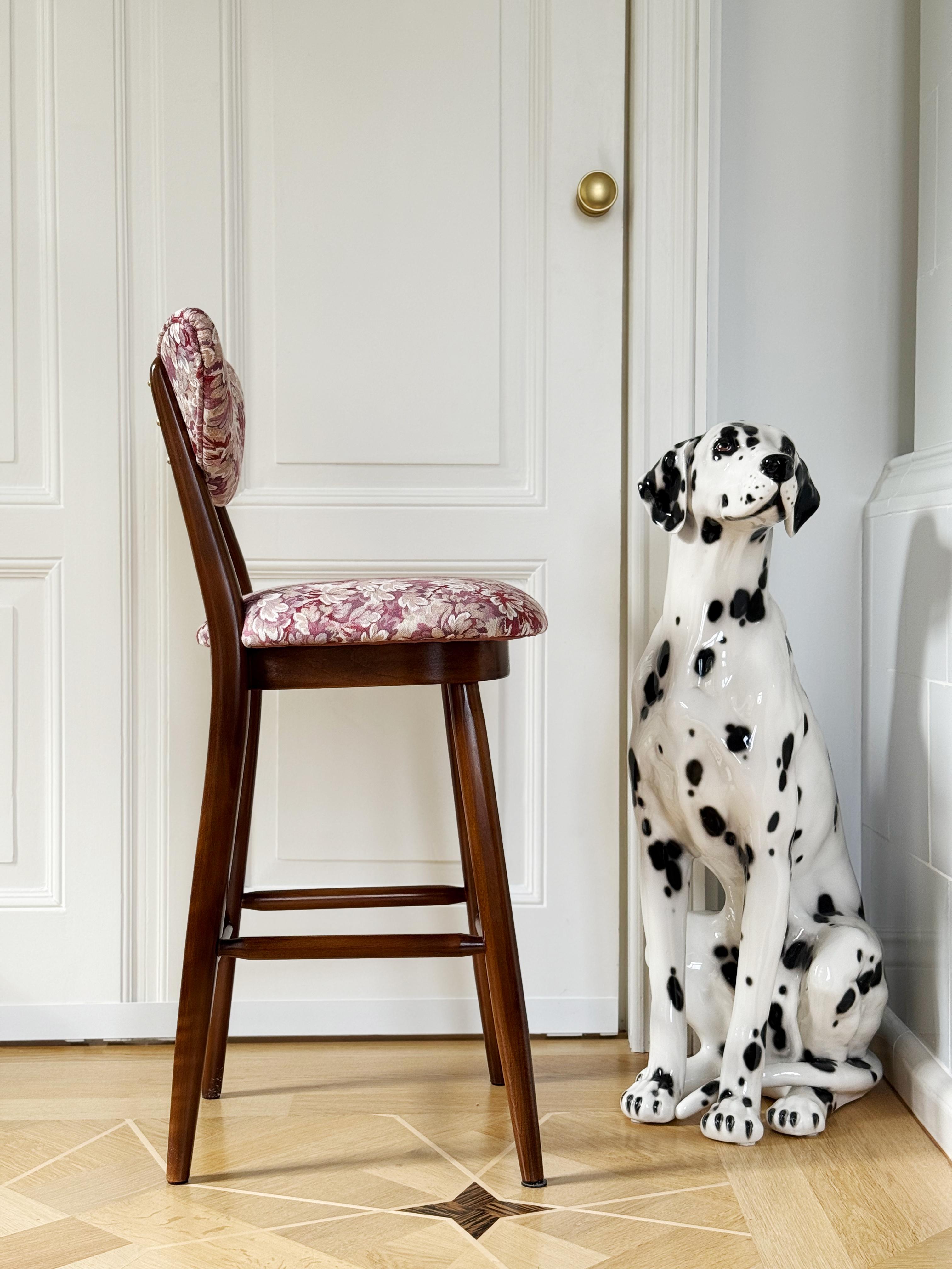 https://a.1stdibscdn.com/set-of-four-heart-bar-stools-chairs-pink-flowers-jacquard-by-vintola-studio-for-sale-picture-7/f_34023/f_475852621763474420389/IMG_7802_master.jpg