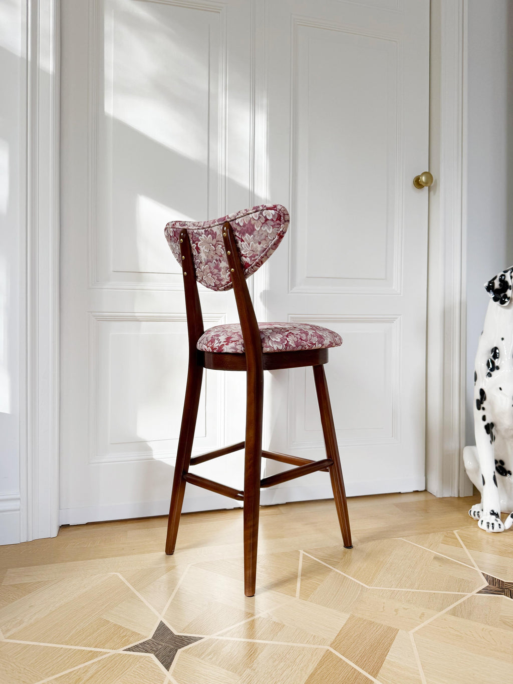 https://a.1stdibscdn.com/set-of-four-heart-bar-stools-chairs-pink-flowers-jacquard-by-vintola-studio-for-sale-picture-9/f_34023/f_475852621763474578660/IMG_7807_master.jpg