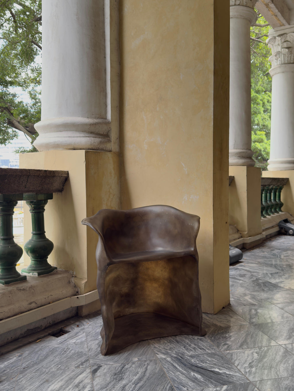 https://a.1stdibscdn.com/moss-brown-formless-fiberglass-chair-by-kar-for-sale-picture-2/f_12192/f_476199821763585734391/IMG_7857_2_master.jpg