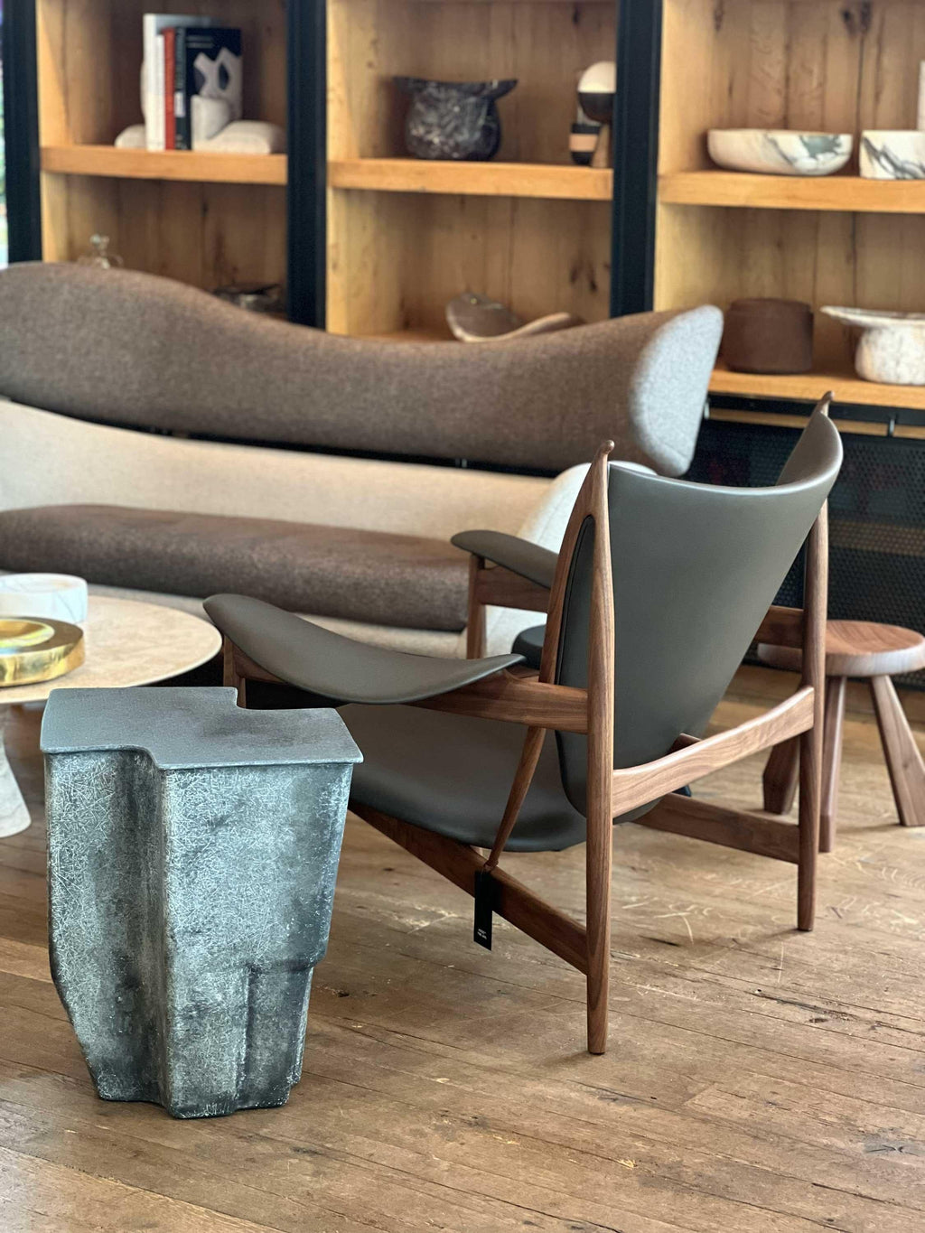 https://a.1stdibscdn.com/pair-of-chieftain-chairs-by-house-of-finn-juhl-for-sale-picture-3/f_9409/f_448543921746197777332/IMG_7951_master.jpg