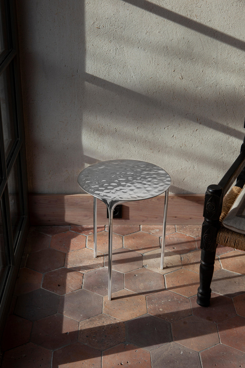 https://a.1stdibscdn.com/coffee-table-handmade-sandcasted-metal-in-rippled-aluminium-by-unism-for-sale-picture-2/f_98462/f_475250021763134915367/IMG_8001_master.jpg