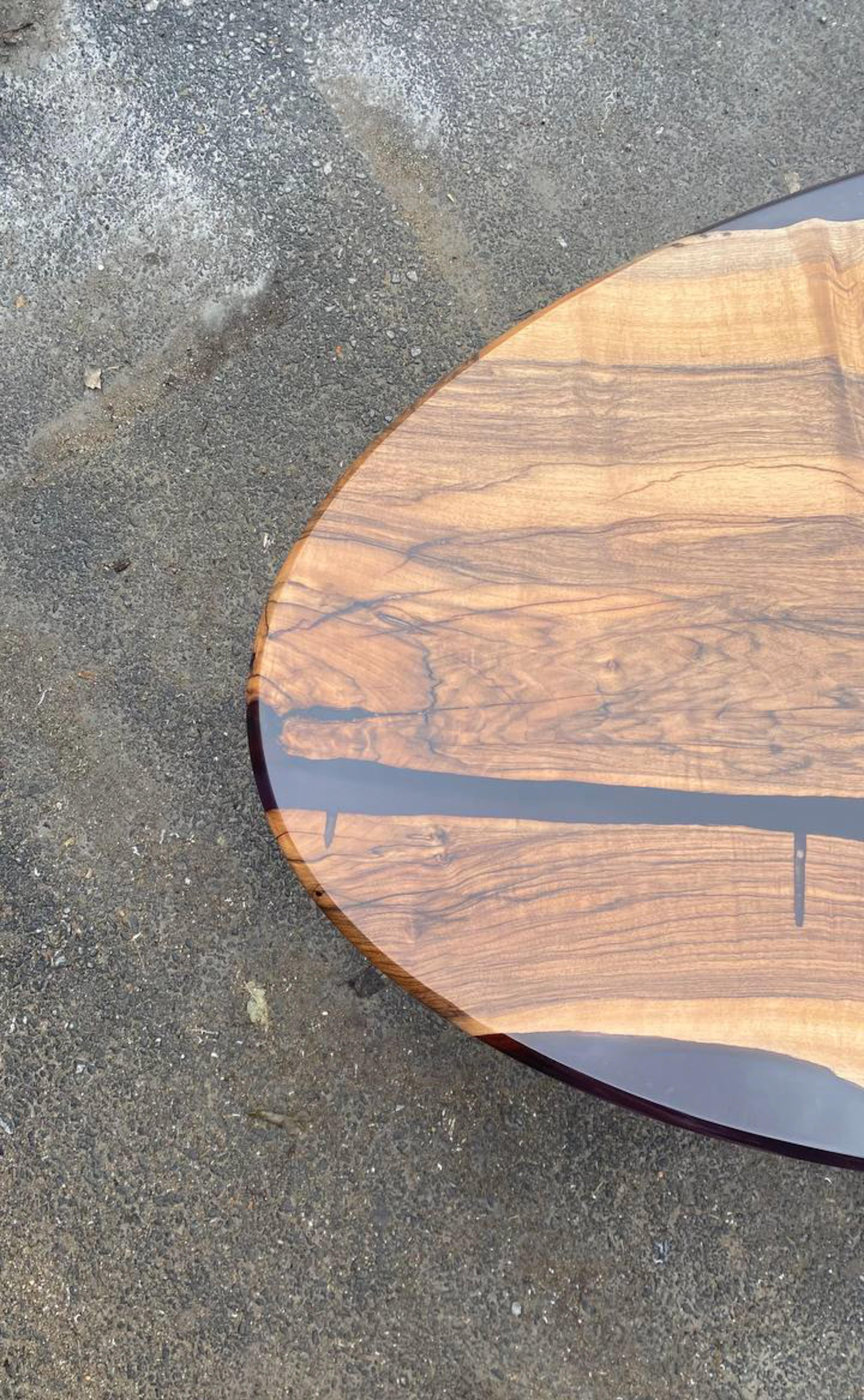 https://a.1stdibscdn.com/oval-dining-table-black-walnut-black-resin-wood-table-for-sale-picture-5/f_91932/f_407822221721923538054/IMG_8174_master.JPG