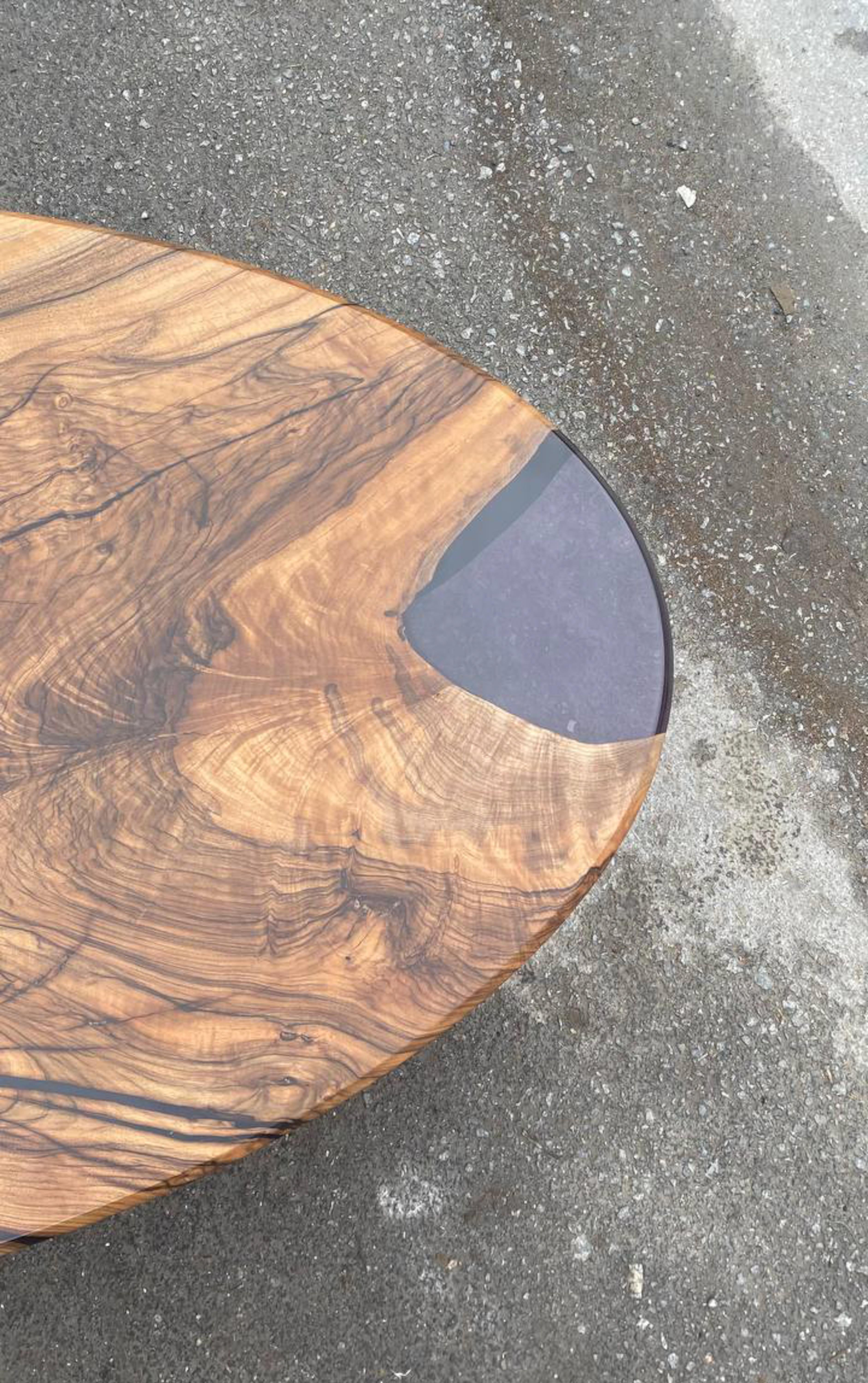 https://a.1stdibscdn.com/oval-dining-table-black-walnut-black-resin-wood-table-for-sale-picture-4/f_91932/f_407822221721923497356/IMG_8175_master.JPG