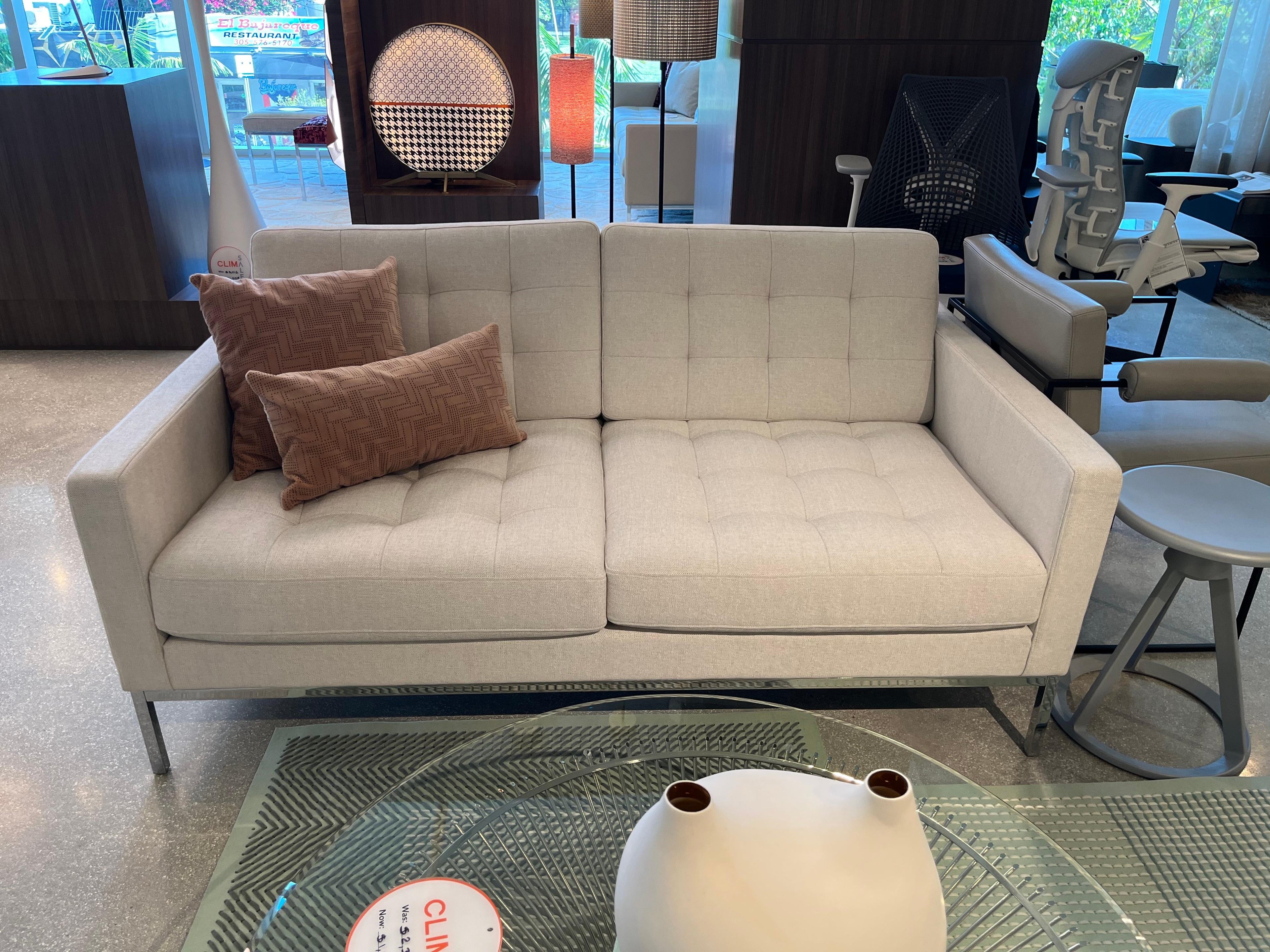 https://a.1stdibscdn.com/knoll-florence-relaxed-two-seater-sofa-for-sale-picture-2/f_105092/f_459063421753117888973/IMG_8251_master.jpg