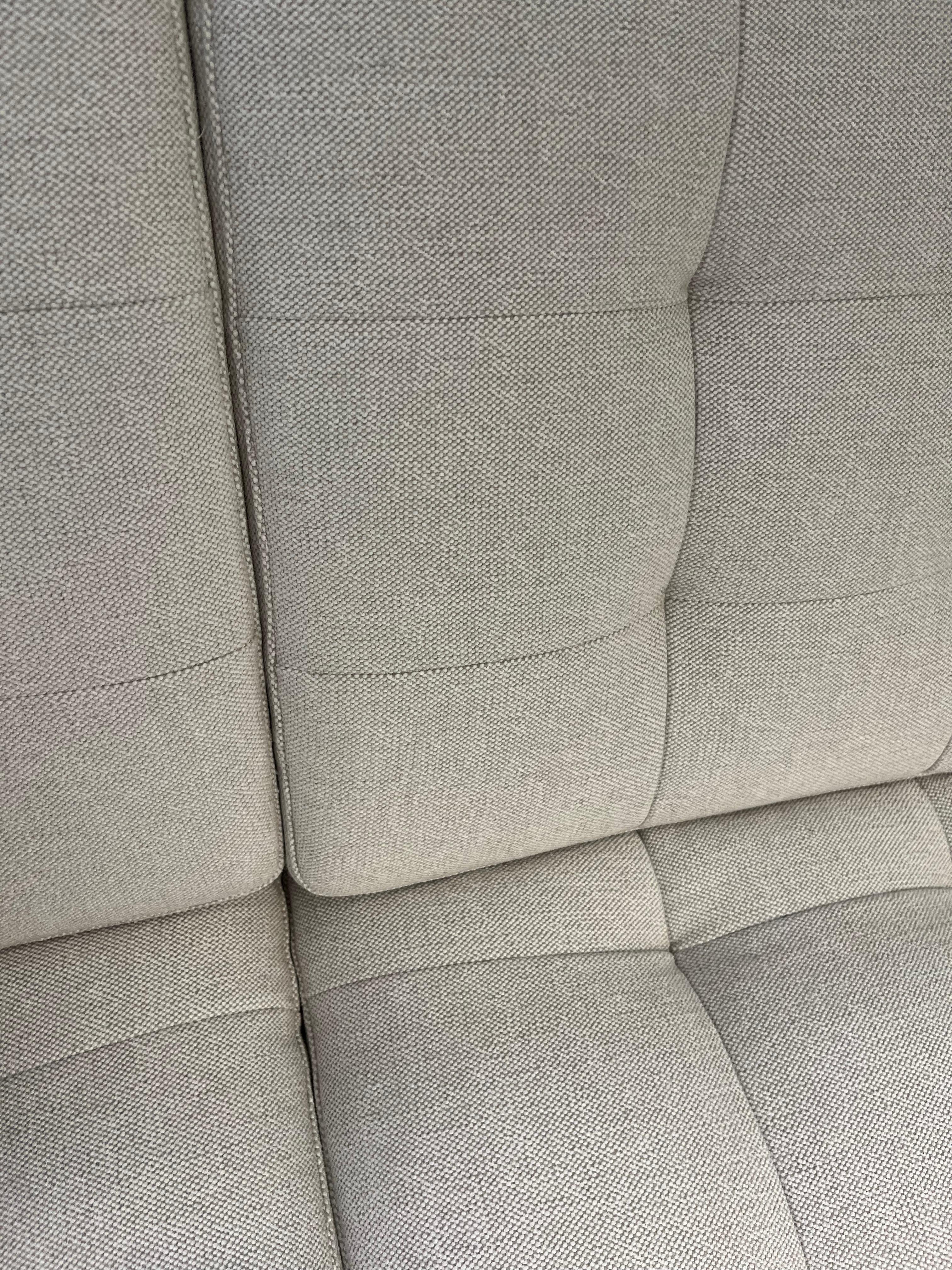 https://a.1stdibscdn.com/knoll-florence-relaxed-two-seater-sofa-for-sale-picture-6/f_105092/f_459063421753117889050/IMG_8255_master.jpg
