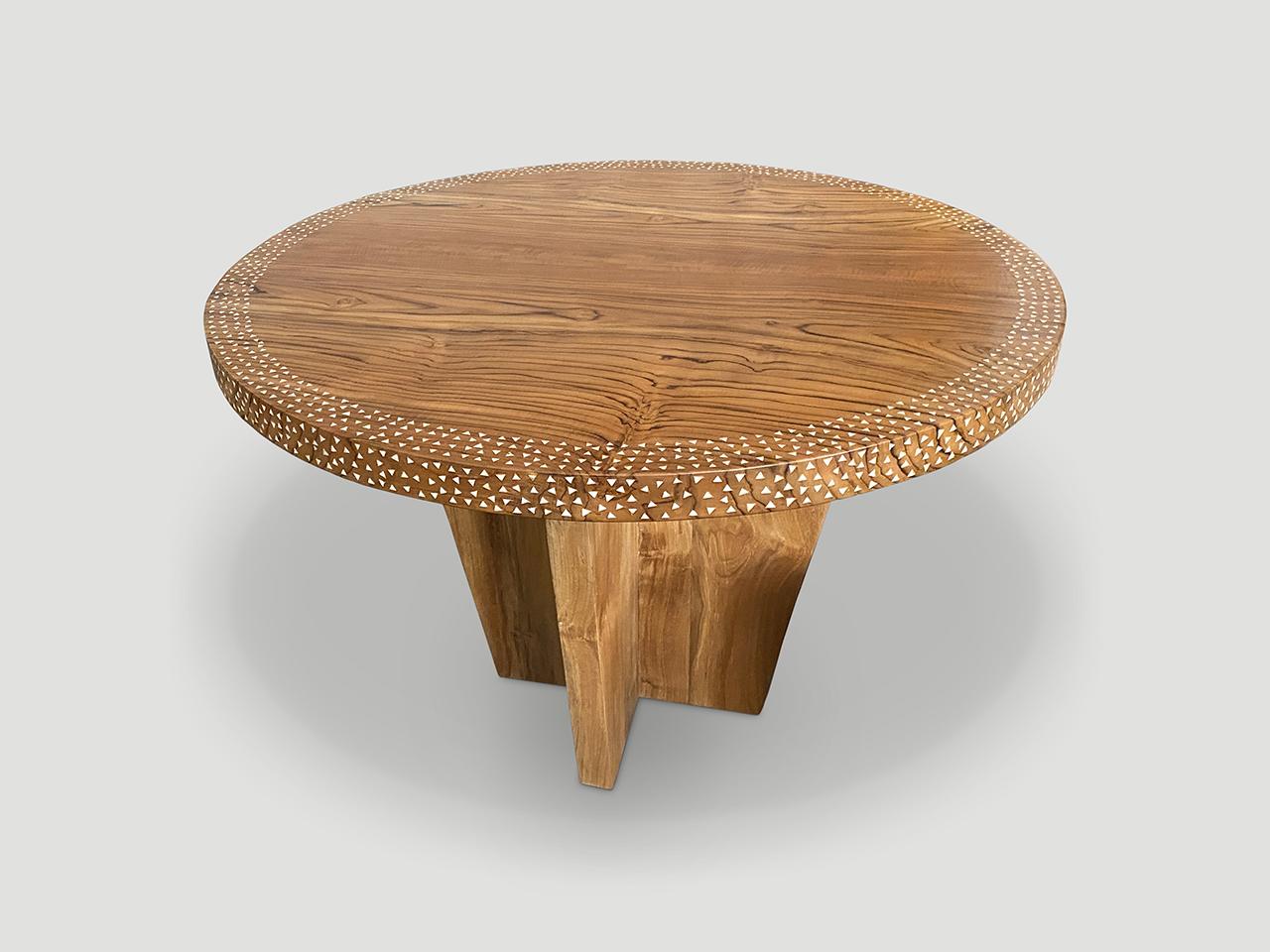 https://a.1stdibscdn.com/andrianna-shamaris-round-shell-inlaid-dining-table-or-entrance-table-for-sale-picture-2/f_10806/f_399888021717341111256/IMG_8448_master.jpeg